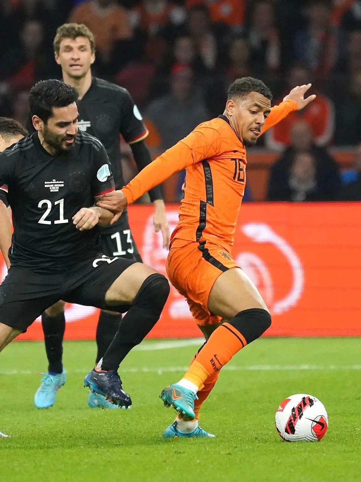 Donyell Malen of the Netherlands duels Likay Gundogan of Germany during Friendly Match Netherlands vs Germany on March 29, 2022 at the Johan Cruijff ArenA in Amsterdam, Netherlands Noxthirdxpartyxsales,xHOLLANDxOUT PUBLICATIONxNOTxINxJPN 184674791 