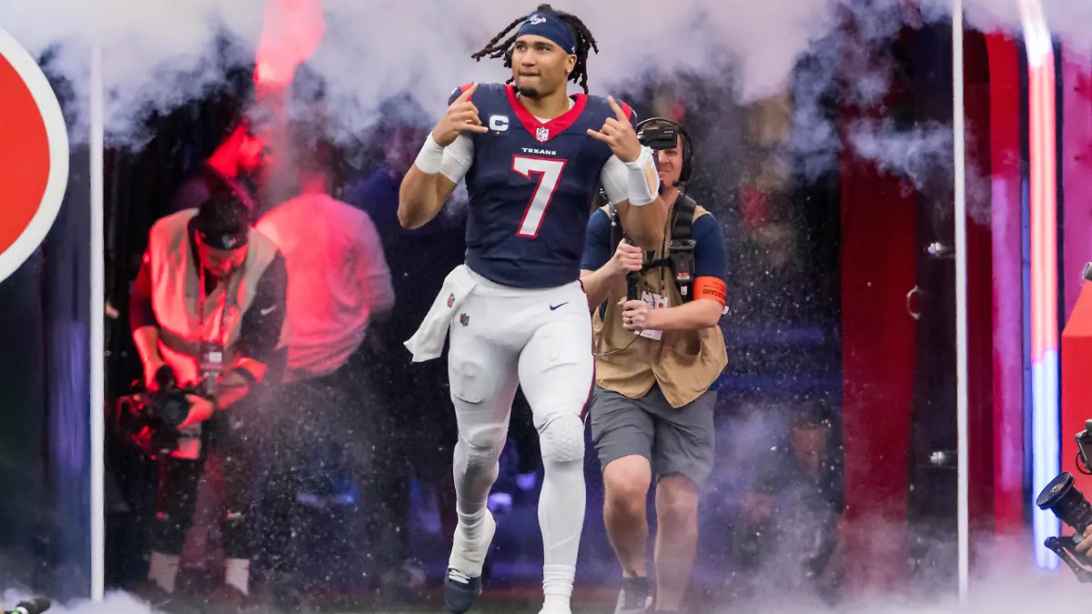 NFL, American Football Herren, USA 2024: Browns vs Texans JAN 13 January 13, 2024: Houston Texans quarterback C.J. Stroud 7 enters the field prior to a Wild Card playoff game between the Cleveland Browns and the Houston Texans in Houston, TX. ..Trask Smith/CSM Credit Image: Â Trask Smith/Cal Media California USA EDITORIAL USE ONLY Copyright: xx ZUMA-20240113_zma_c04_929.jpg TraskxSmithx csmphotothree223268