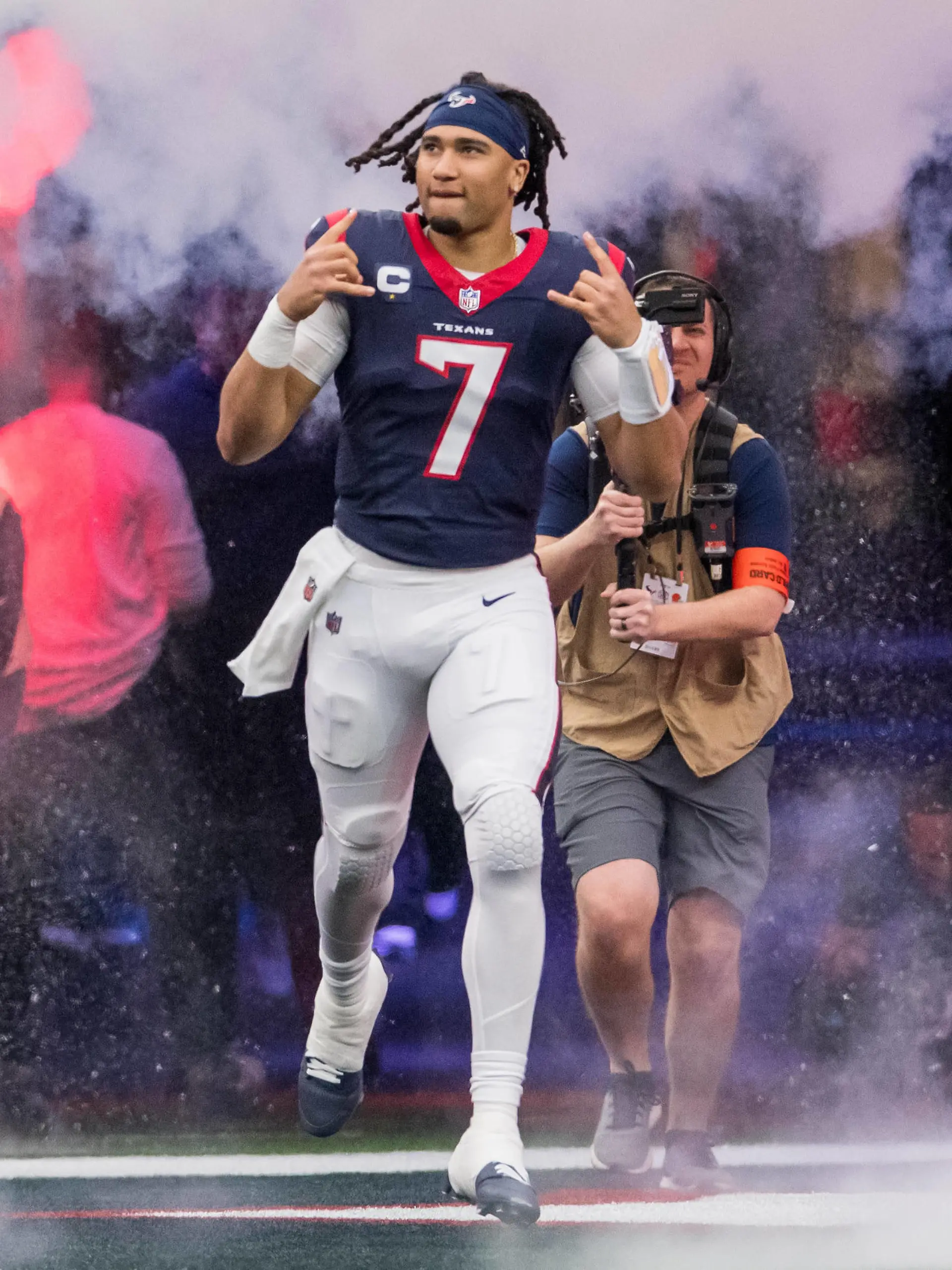 NFL, American Football Herren, USA 2024: Browns vs Texans JAN 13 January 13, 2024: Houston Texans quarterback C.J. Stroud 7 enters the field prior to a Wild Card playoff game between the Cleveland Browns and the Houston Texans in Houston, TX. ..Trask Smith/CSM Credit Image: Â Trask Smith/Cal Media California USA EDITORIAL USE ONLY Copyright: xx ZUMA-20240113_zma_c04_929.jpg TraskxSmithx csmphotothree223268