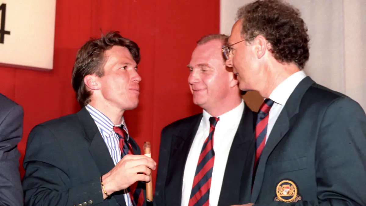  Der FC Bayern München ist deutscher Meister 1993/1994, v.li.: Lothar Matthäus, Manager Uli Hoeneß und Franz Beckenbauer
