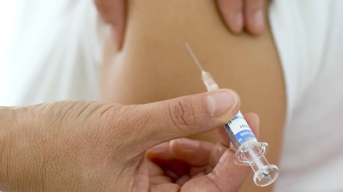 ARCHIV - 17.07.2008, Brandenburg, Frankfurt_(oder): Eine Impfung gegen krebsauslösende Humane Papillomviren (HPV). Die Weltgesundheitsorganisation (WHO) sagt der einzigen Krebsart den Kampf an, die sich mit einer Impfung in vielen Fällen verhindern lässt. (zu dpa: «Mehr HPV-Impfungen in Sachsen-Anhalt - höchster Wert in Deutschland») Foto: Patrick Pleul/dpa-Zentralbild/dpa +++ dpa-Bildfunk +++
