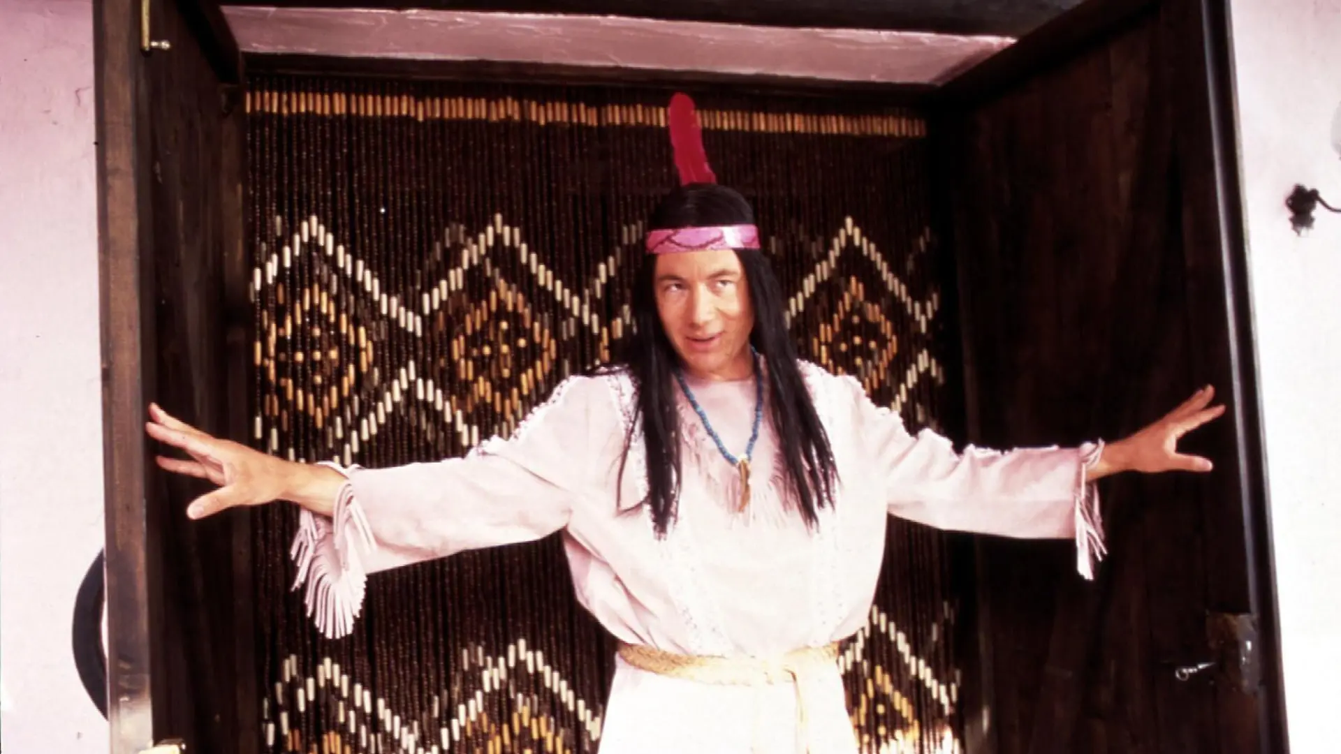 Michael Bully Herbig in seiner Kultrolle als Apahachi.