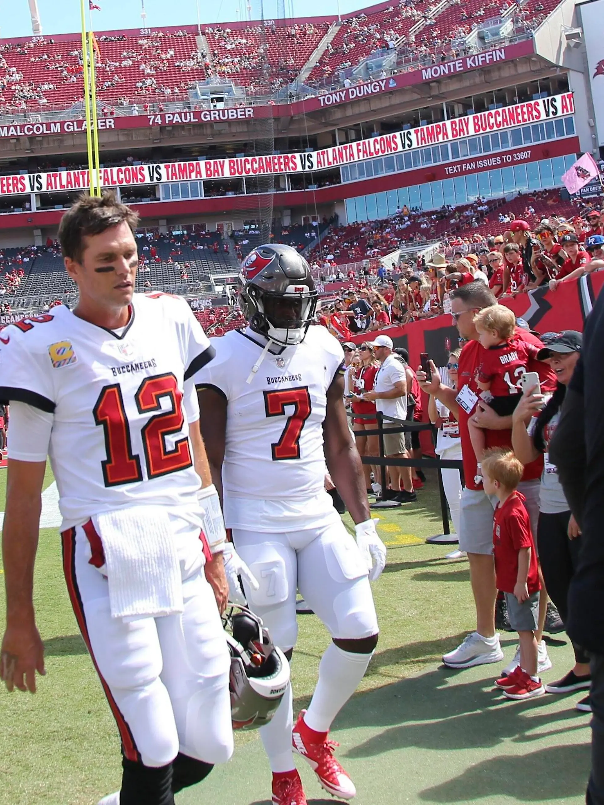 October 9, 2022, Tampa, Florida, USA: Tampa Bay Buccaneers quarterback Tom Brady 12 and running back Leonard Fournette 7 walk to the locker rooms after pre game warmups against the Atlanta Falcons on Sunday, Oct. 9, 2022 in Tampa. Tampa USA - ZUMAs70_ 0170717766st Copyright: xLuisxSantanax 