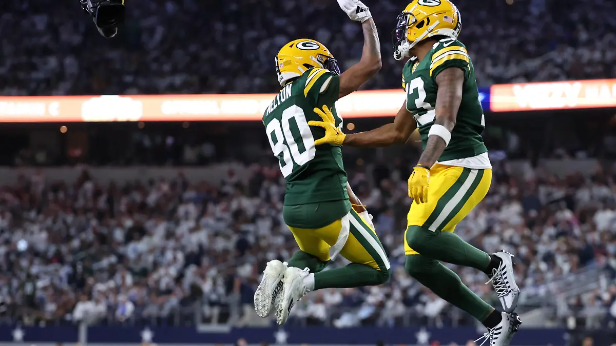 NFL, American Football Herren, USA NFC Wild Card Round-Green Bay Packers at Dallas Cowboys Jan 14, 2024 Arlington, Texas, USAGreen Bay Packers wide receiver Dontayvion Wicks 13 reacts with wide receiver Bo Melton 80 after a touchdown catch against the Dallas Cowboys in the first half of the 2024 NFC wild card game at AT&T Stadium. Arlington AT&T Stadium Texas USA, EDITORIAL USE ONLY PUBLICATIONxINxGERxSUIxAUTxONLY Copyright: xKevinxJairajx 20240114_mcd_aj6_92