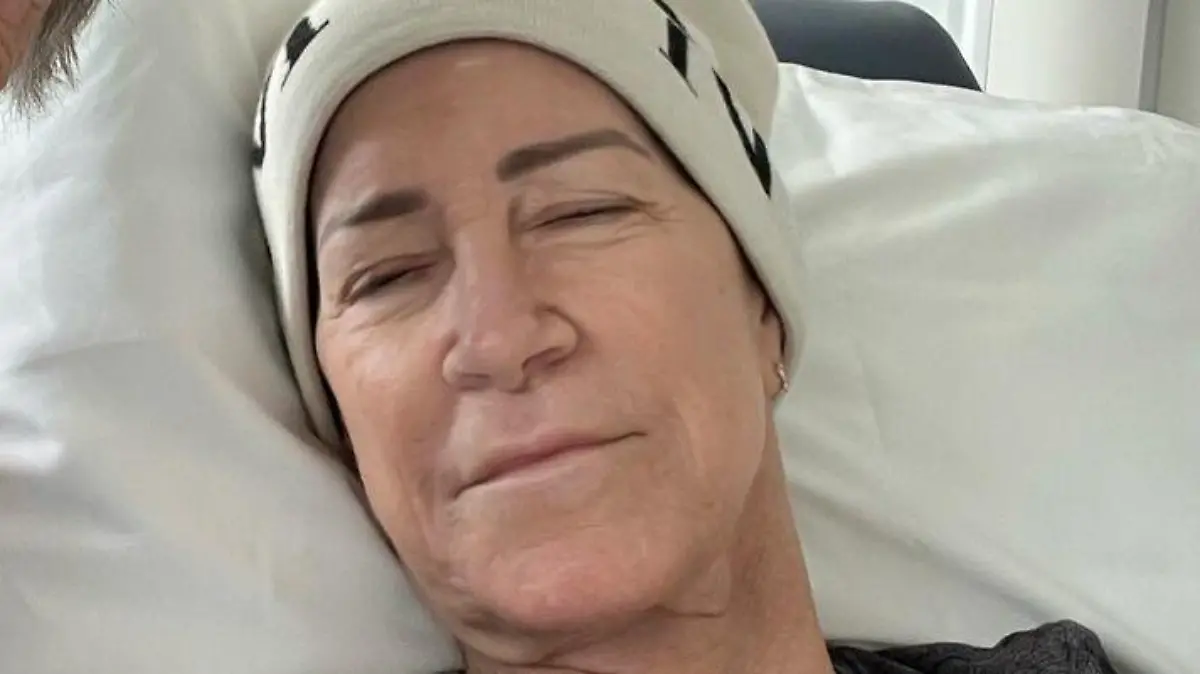 Krebskranke Tennis-Legende Chris Evert meldet sich aus dem Krankenhaus.