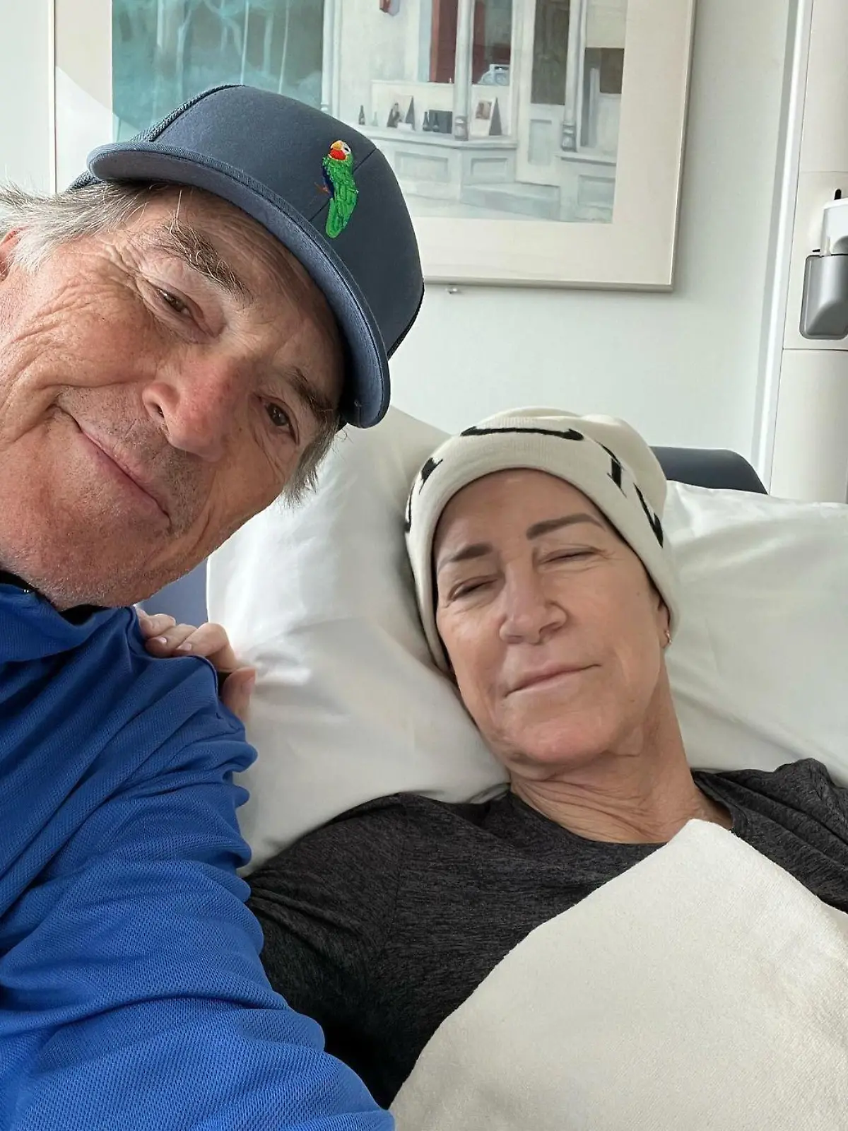 Krebskranke Tennis-Legende Chris Evert meldet sich aus dem Krankenhaus.