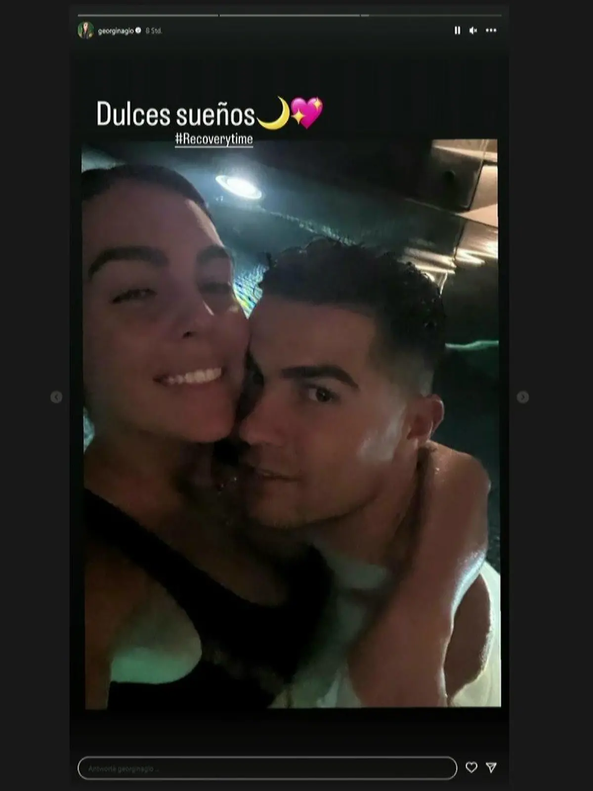 Cristiano Ronaldo und Georgina Rodriguez melden sich mit einem Kuschel-Pool-Selfie.