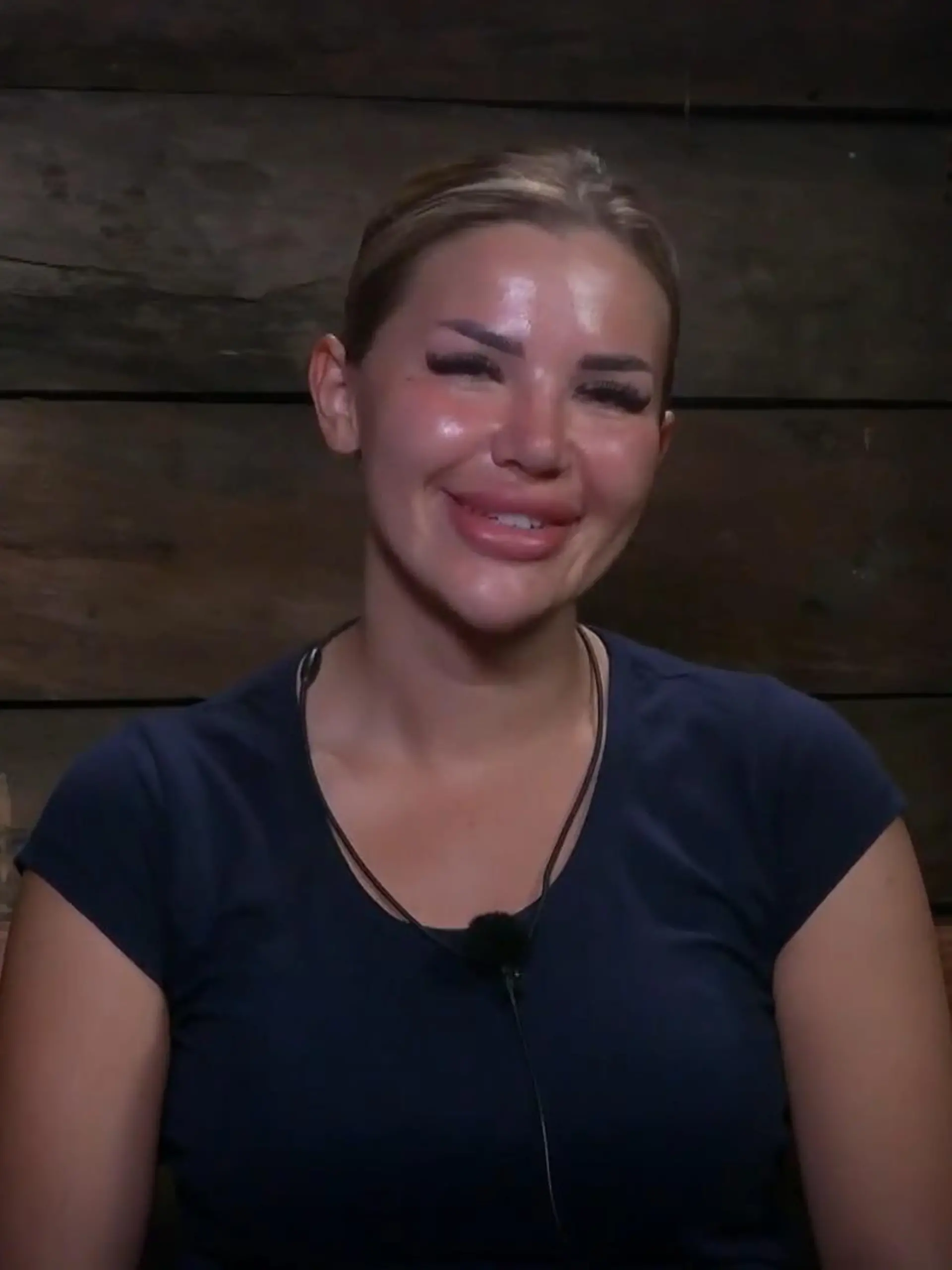 „TV-Gesicht!“ Dschungelcamperin Kim Virginia lässt kein gutes Haar an Mike Heiter.