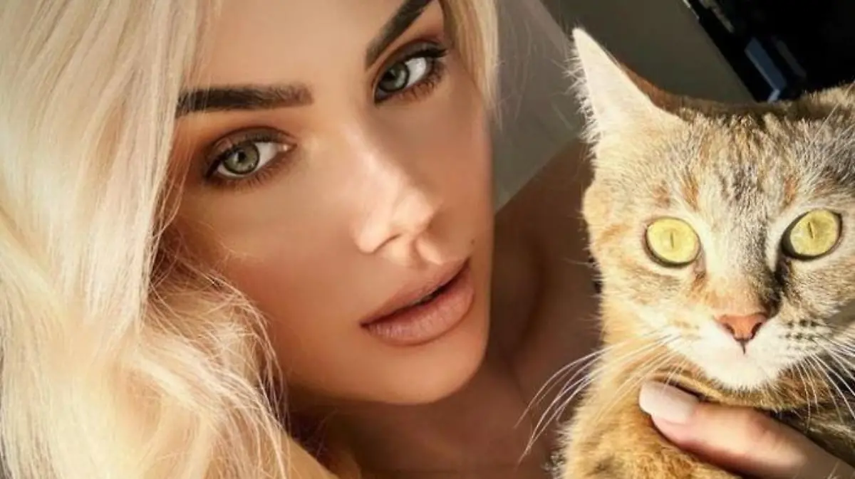 Nathalie Volk präsentiert sich mit blonder Mähne.