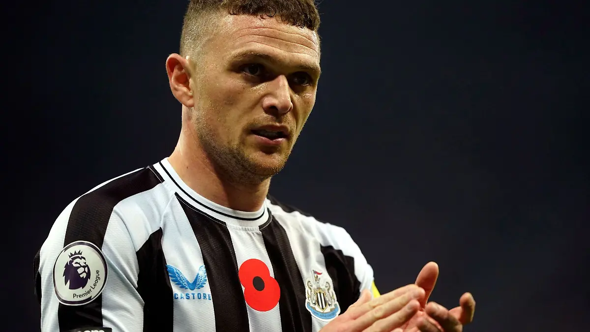 Kieran Trippier von Newcastle United klatscht während des Spiels.