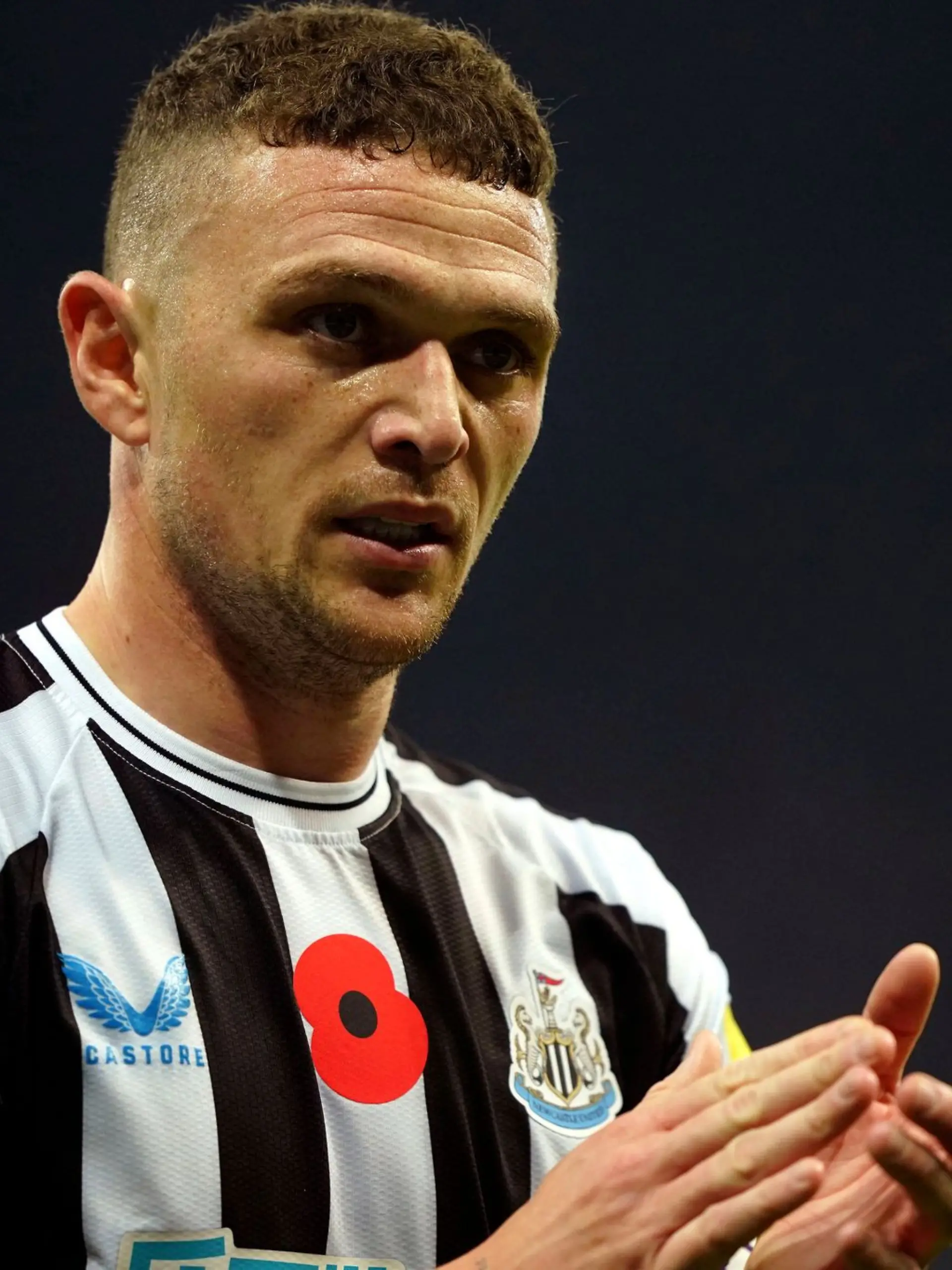 Kieran Trippier von Newcastle United klatscht während des Spiels.