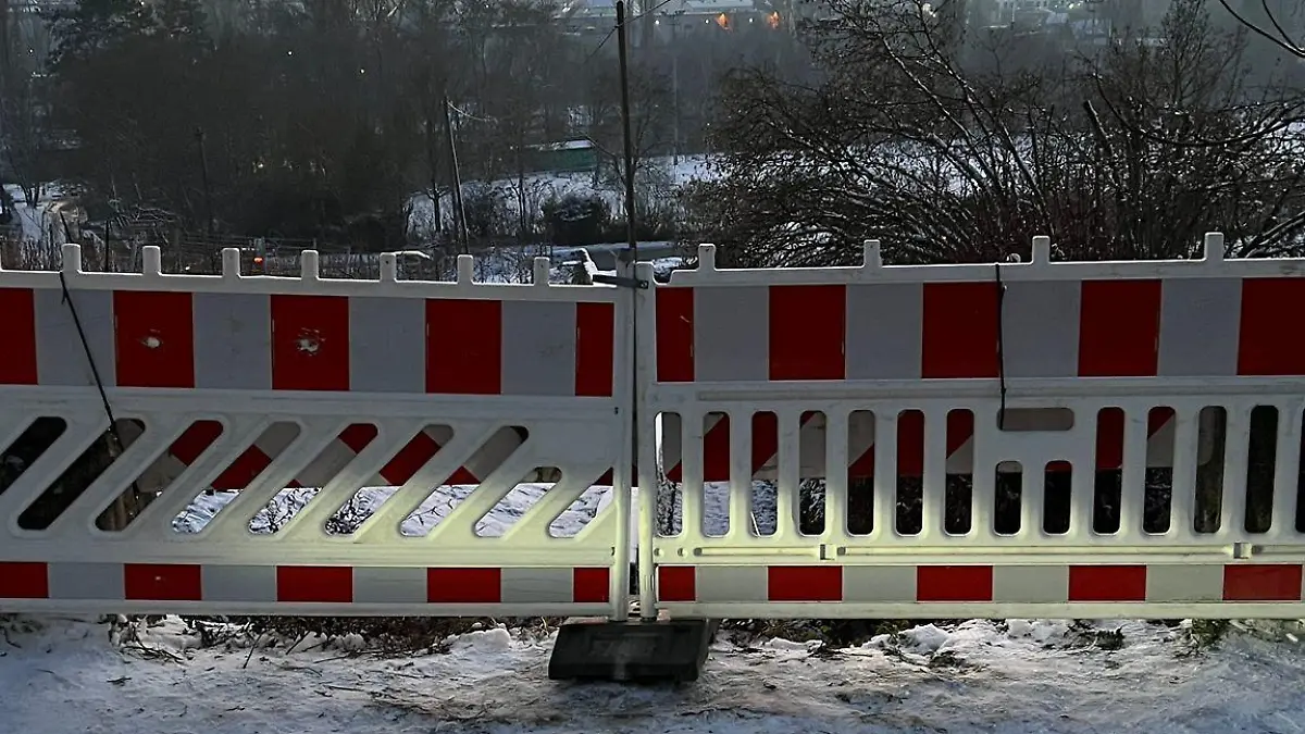 Regenauffangbecken nach Unfall gesichert
