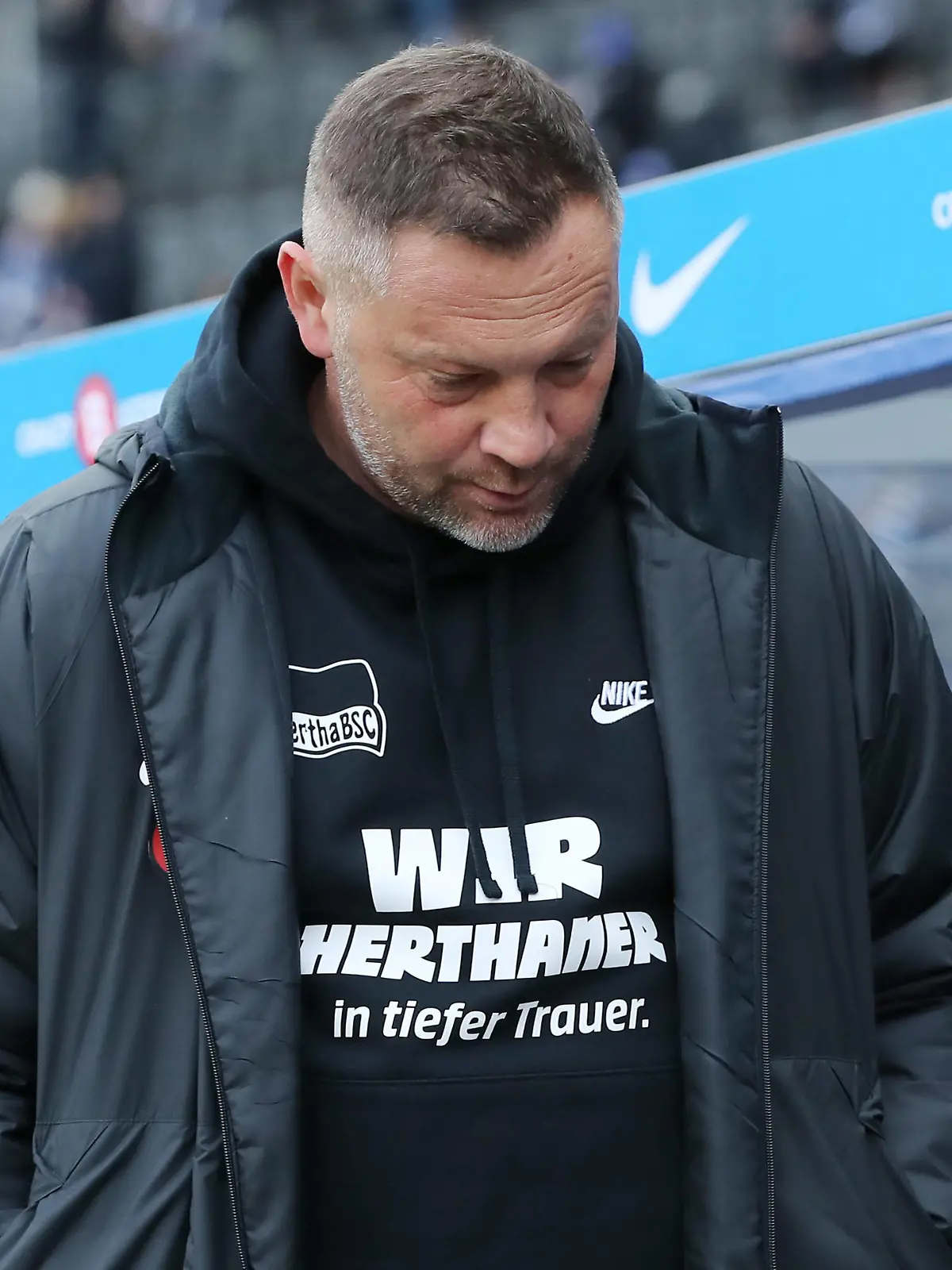 Trainer Pal Dardai, Trauer um Präsident Kay Bernstein, verstorben am 16.01.2024 / / Fußball Fussball / DFL 2.Bundesliga Herren / 18.Spieltag Saison 2023/2024 / 21.01.2024 / Hertha BSC Berlin vs. Fortuna Düsseldorf / DFL regulations prohibit any use of photographs as image sequences and/or quasi-video / *** Coach Pal Dardai, mourning for President Kay Bernstein, deceased 16 01 2024 Sport Football Soccer DFL 2 Bundesliga Men 18 Matchday Season 2023 2024 21 01 2024 Hertha BSC Berlin vs Fortuna Düsseldorf DFL regulations prohibit any use of photographs as image sequences and or quasi video