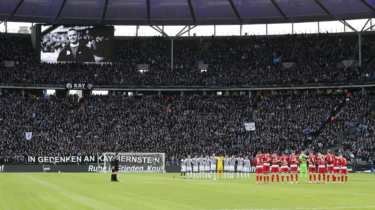 Trauer um Präsident Kay Bernstein, verstorben am 16.01.2024 / / Fußball Fussball / DFL 2.Bundesliga Herren / 18.Spieltag Saison 2023/2024 / 21.01.2024 / Hertha BSC Berlin vs. Fortuna Düsseldorf / DFL regulations prohibit any use of photographs as image sequences and/or quasi-video / *** Mourning for President Kay Bernstein, deceased on 16 01 2024 Sports Football Soccer DFL 2 Bundesliga Men 18 Matchday Season 2023 2024 21 01 2024 Hertha BSC Berlin vs Fortuna Düsseldorf DFL regulations prohibit any use of photographs as image sequences and or quasi video