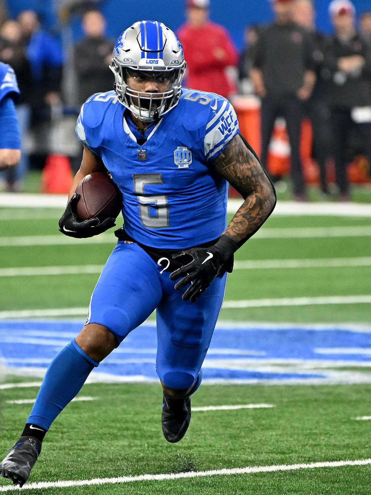 NFL, American Football Herren, USA NFC Divisional Round-Tampa Bay Buccaneers at Detroit Lions Jan 21, 2024 Detroit, Michigan, USA Detroit Lions running back David Montgomery 5 runs with the ball against the Tampa Bay Buccaneers during the first quarter in a 2024 NFC divisional round game at Ford Field. Detroit Ford Field Michigan USA, EDITORIAL USE ONLY PUBLICATIONxINxGERxSUIxAUTxONLY Copyright: xLonxHorwedelx 20240121_jcd_jr6_0259