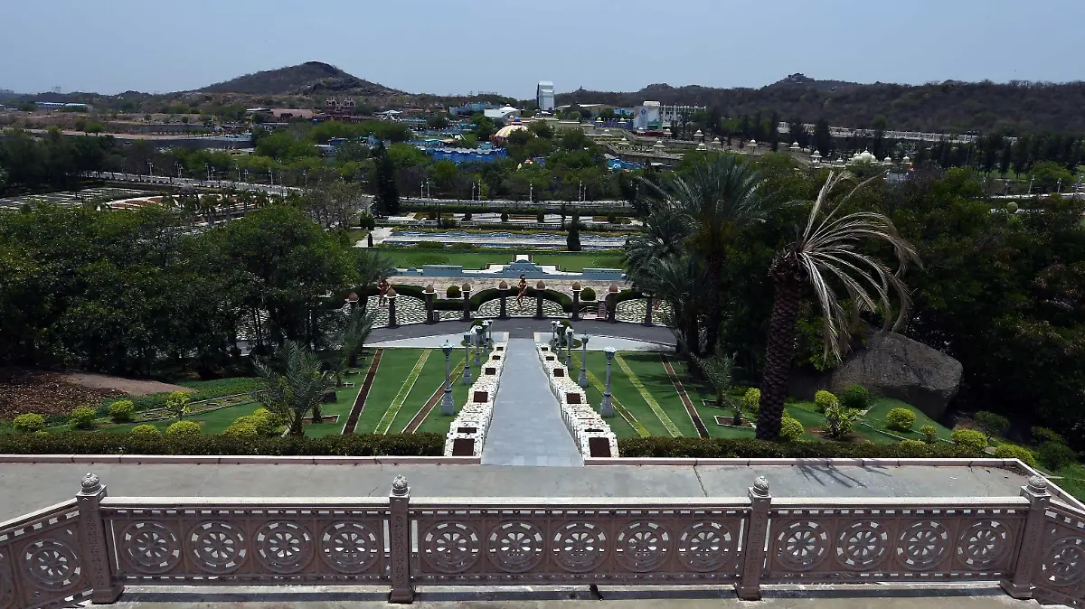 (180512) -- HYDERABAD(India), May 12, 2018 (Xinhua) -- Photo taken on May 4, 2018 shows Ramoji Film City in Hyderabad, Telangana, India. Hyderabad was twinned with China's city of Qingdao in 2015. (Xinhua/Zhang Naijie) (yk)