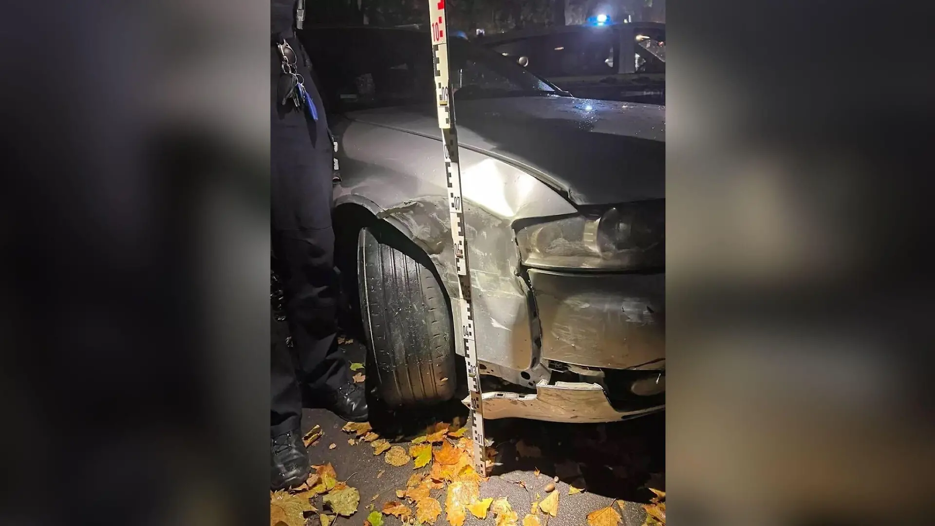 Der Schaden am Auto bleibt gering.