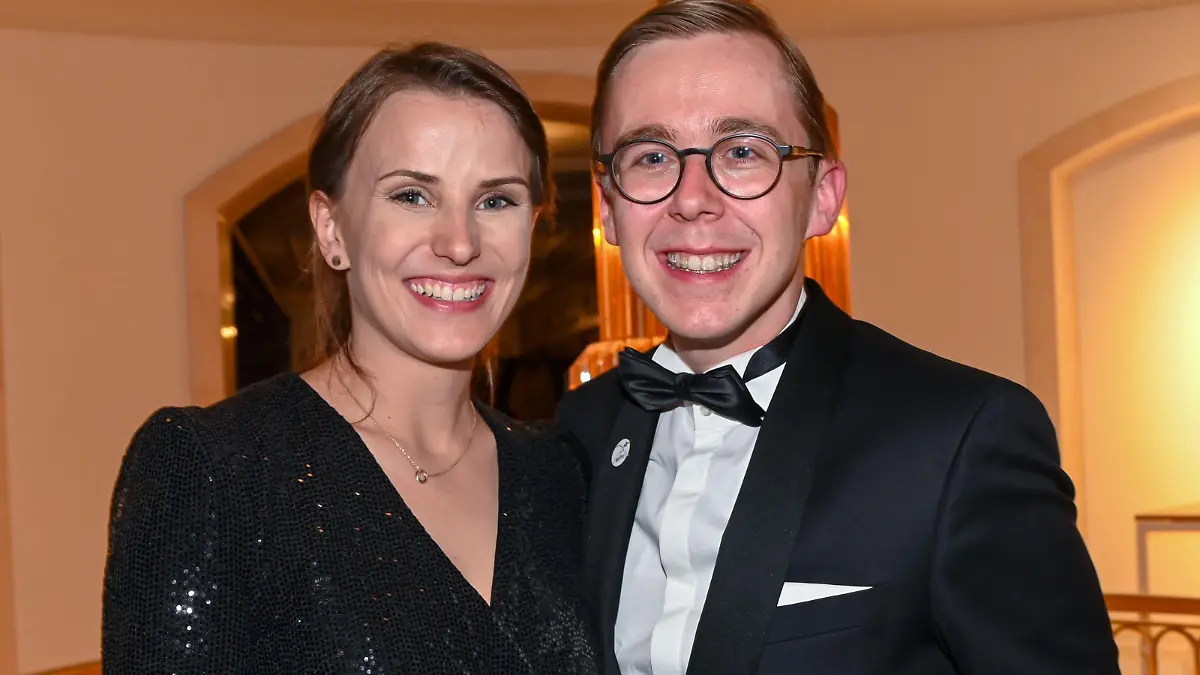 Philipp Amthor und Cornelia beim 69. Bundespresseball im April 2022 im Hotel Adlon in Berlin.