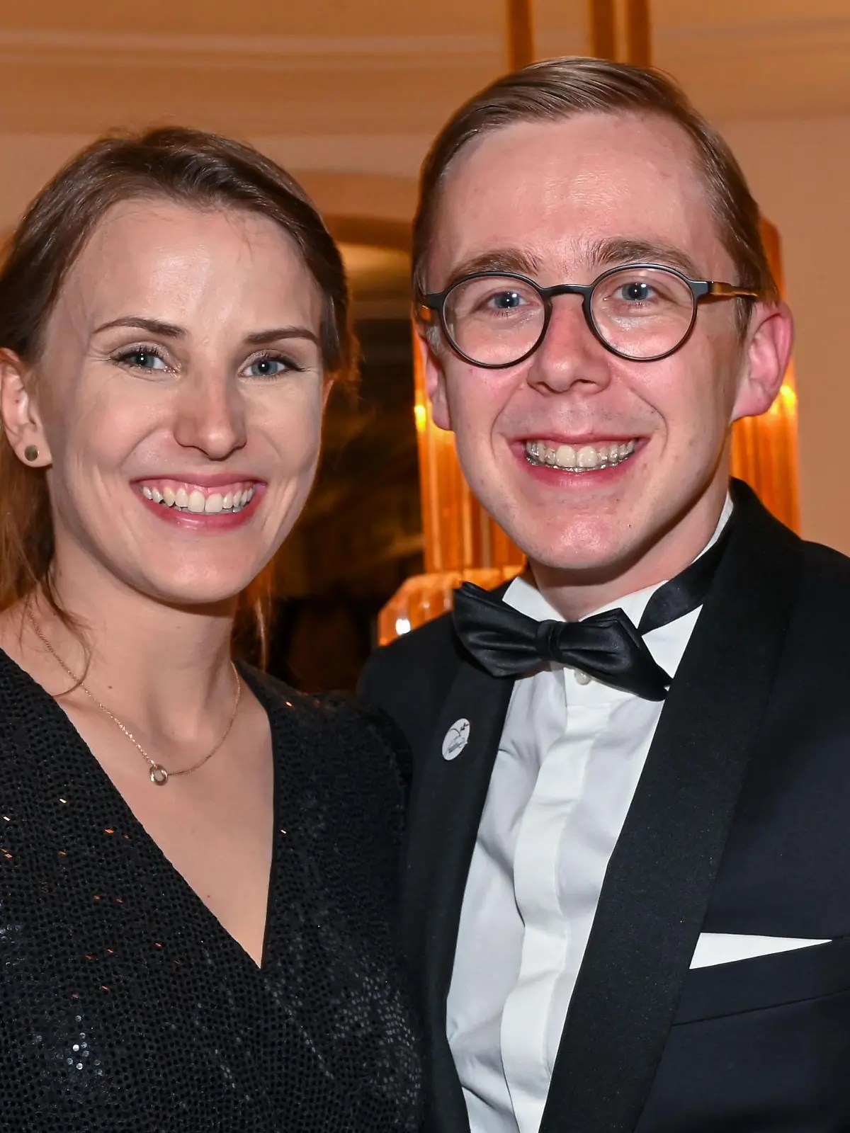 Philipp Amthor und Cornelia beim 69. Bundespresseball im April 2022 im Hotel Adlon in Berlin.