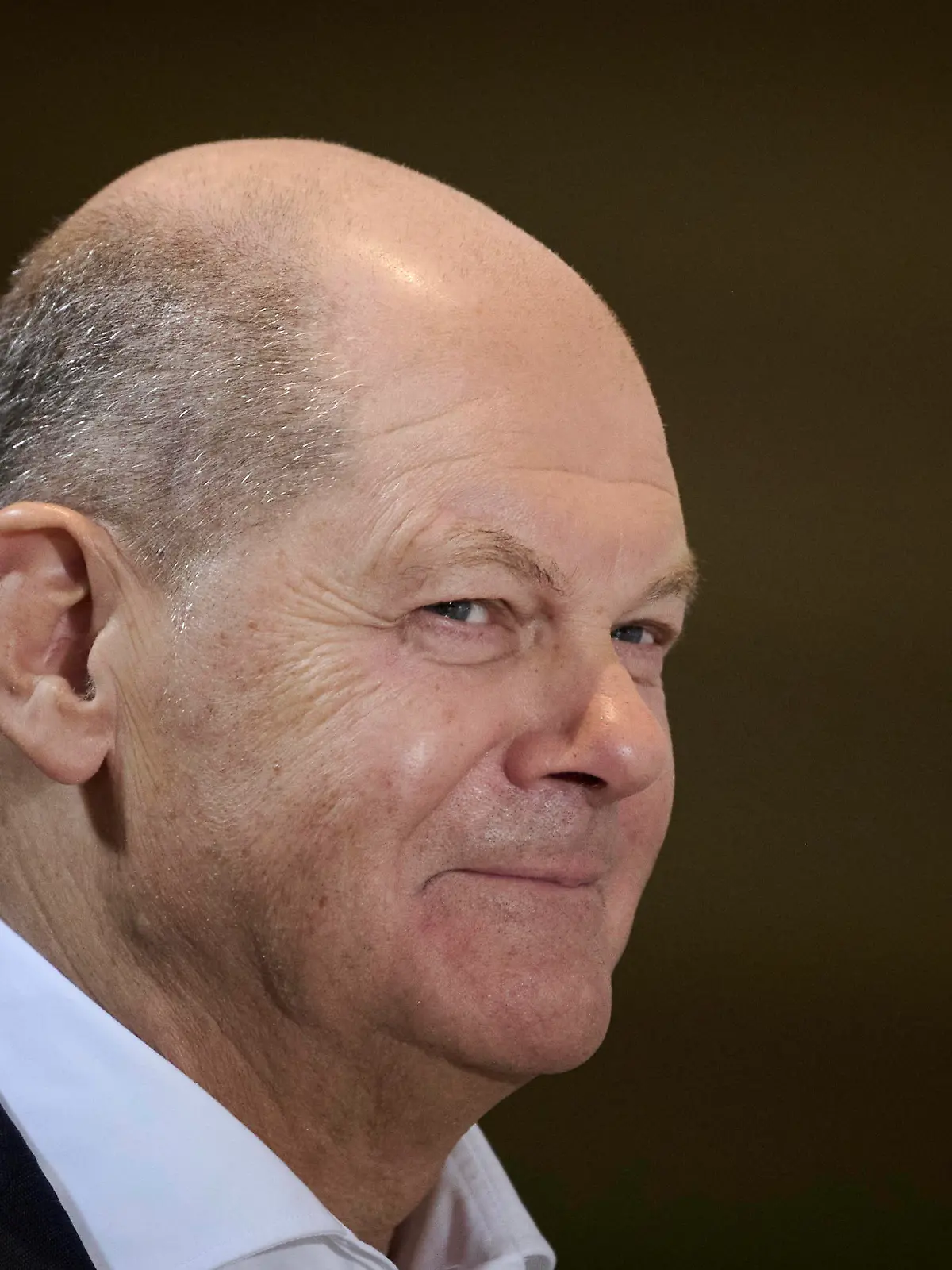 Berlin, Bundeskanzler Olaf Scholz empfängt Karnevalisten Bundeskanzleramt Bundeskanzler Olaf Scholz SPD beim Gruppenfoto am 18.01.2024 mit Karnevalisten beim Empfang im Bundeskanzleramt in Berlin. Berlin Bundeskanzleramt Berlin Deutschland *** Berlin, Federal Chancellor Olaf Scholz receives carnivalists Federal Chancellery Federal Chancellor Olaf Scholz SPD at the group photo on 18 01 2024 with carnivalists at the reception in the Federal Chancellery in Berlin Berlin Federal Chancellery Berlin Germany