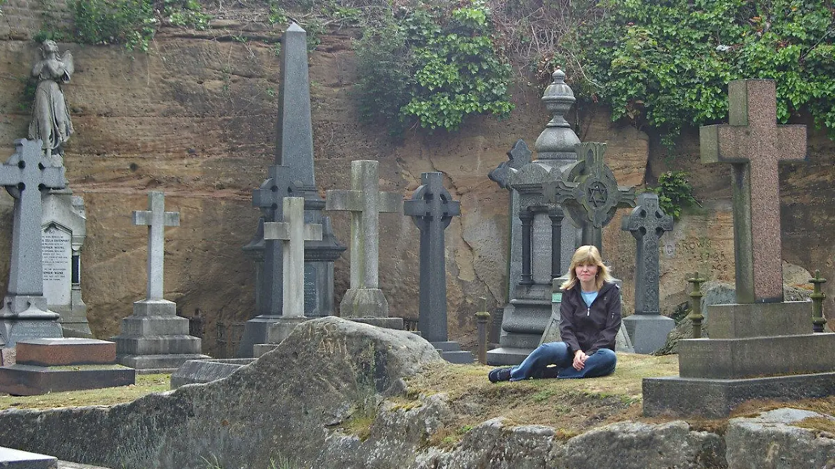 SONDERKONDITIONEN: Satzpreis!
Pictured Jeane at cemeteries. Meet the 'funeral crasher' fascinated with death and cemeteries - who has attended send offs for 200 strangers. See SWNS story SWFTfuneral. 
Meet the 'funeral crasher' fascinated with death and cemeteries - who has attended send offs for 200 strangers.
Jeane Trend-Hill, 55, has travelled around the world visiting cemeteries and began attending funerals after accidentally crashing one when she walked into a church when a service was going on in 2012.
After being a regular visitor to graves, cemetery workers at her local haunt started to contact Jeane when the deceased didn?t have any family or friends - to see if she could attend a funeral.
Now people contact her to ask her to join to make sure no one is cremated or buried alone. Jeane also spends hours photographing and tidying graves.
Jeane, an actress, photographer and artist, from Islington, London, said: ?I'm proud to be that person that goes to strangers funerals when there is no one else who can attend.
"I?ve always been fascinated with death since I was a child.
?We would go to cemeteries, and I?d walk around looking at all the graves.
?They are like outdoor art galleries.
?I accidentally walked in on a funeral at a church but raised as a Catholic I knew not to leave once there.
?Even though I didn?t know the person I was deeply moved.
?When cemetery workers started to invite me to services for veterans who had no one else to pay their respects I obliged and went along.
?I realised that everyone has a story to tell, everyone has lived a life and should have someone around to remember them when they die.?
Jeane lost her father, Joe, 56, when she was just 14 and her mother, Mary, 57, when she was just 20, and began to feel at home in cemeteries and crematoriums.
She would spend hours sketching and photographing London?s sprawling Victorian cemeteries and has visited graves all over the world like Paris and Venice.
?The first thing I do when I get somewhere is see where the closest crematory is,? she said.
?I did a PhD in mortuary science and became a cemetery historian.?
Jeane began attending funerals after she accidentally stumbled into one in 2012.
?I walked into this pretty church and realised a service was on,? she said.
?I was raised as a Catholic and told that it?s then bad to then leave, so I stayed and sat at the back.
?It was a complete stranger, but I was moved.
?Shortly after a cemetery worker reached out and asked if I?d attend a funeral for a veteran.
?Now I?ve attended nearly 200 funerals for people I don't actually know - although I have lost count of the exact amount.?
People reach out to Jean on Facebook to ask her to go along to send offs.
?No one should ever be cremated or buried alone,? Jeane said.
?If I?m asked and I can go I will.?
Jeane is still passionate for caring for graves and has even restored the plaque for British architect Arthur Beresford Pite and unveiled it in Victorian mourning dress.
Her family even joke and call her a 'rent a mourner'
"It's a name they gave me and it's a bit fun," she said.
"Of course I'd never actually make anyone pay for my attendance at a funeral.
?I?ll wear mourning dress to funerals if people ask me to.
?Death has never worried me.
?I hope I can make death feel less scary for people.
?It?s my way of giving something back.? / action press