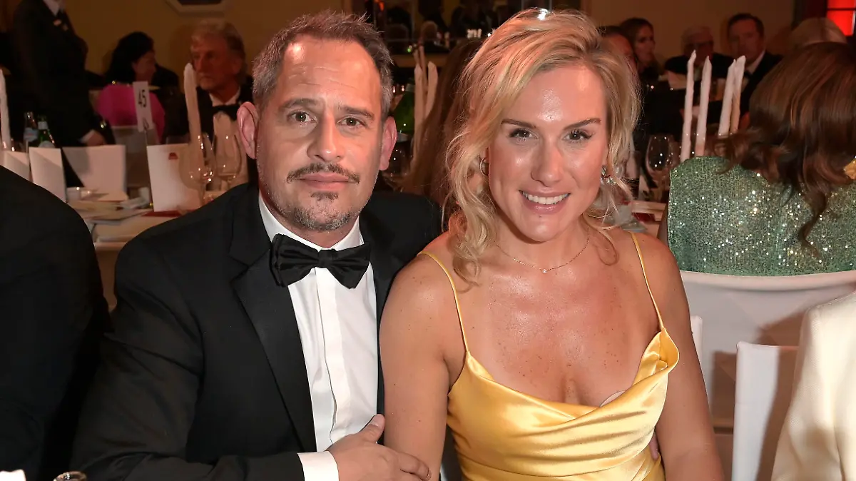 Moritz Bleibtreu mit Ehefrau Saskia Bleibtreu beim 48. Deutschen Filmball 2024 im Hotel Bayerischer Hof. München, 20.01.2024