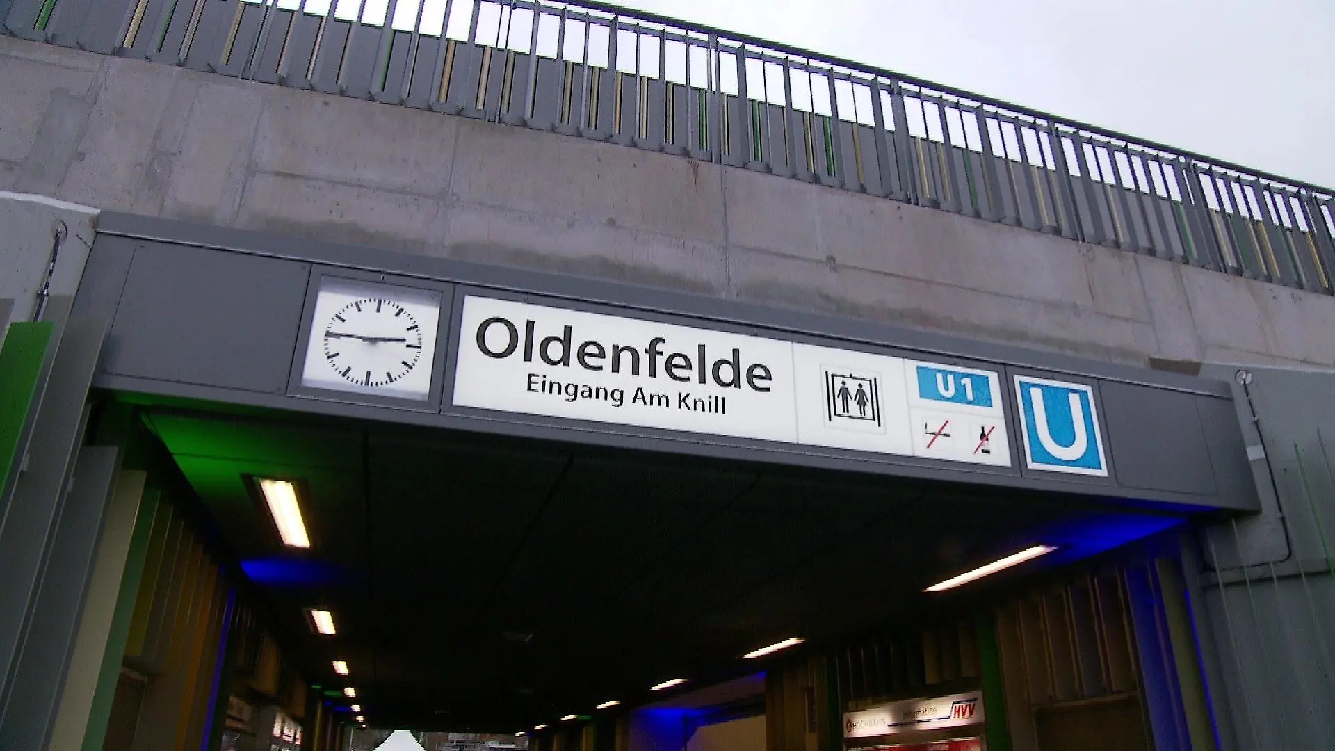 Wassermassen bedrohen die Bahnhaltestelle Oldenfelde