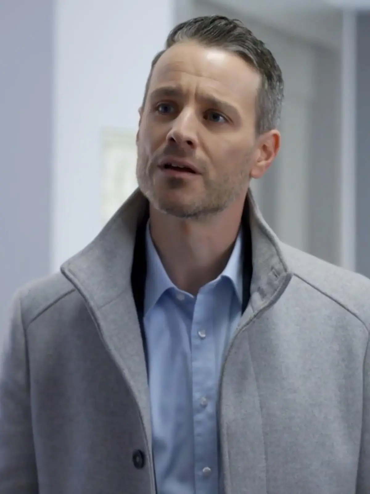 AWZ-Folge 4370 vom 23.01.24: Kilian hat sich auf eine Stelle im St. Vinzenz beworben und geht fest davon aus, dass er den Job als Justiziar bekommt. Doch er weiß noch nicht, dass Simone Steinkamp die letzte Entscheidung fällt.