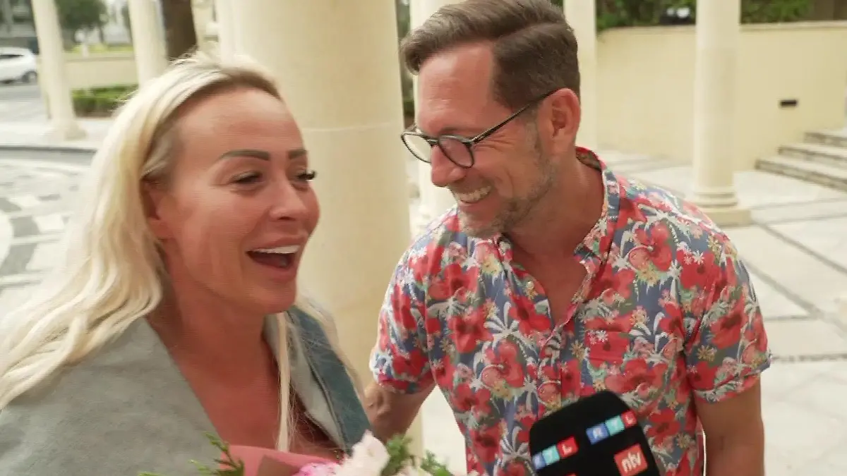 Zurück in der Realität freut sich Cora Schumacher auf die schöne Zeit mit ihrem besten Freund Jörg Kunze, muss aber auch weniger schöne Dinge zur Kenntnis nehmen.