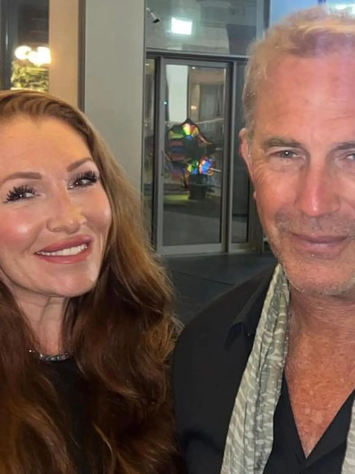 Bild zu: "Hier wird Georgina Fleur zum aufgeregten Fan-Girl"