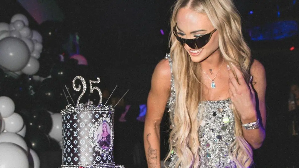 Alisha Lehmann verzauberte die Gäste auf ihrer Geburtstagsparty in einem knappen Glitzerkleid.
