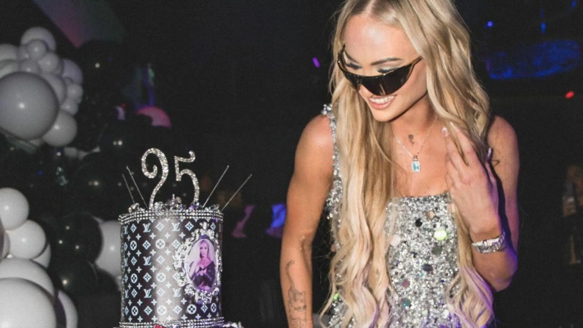 Alisha Lehmann verzauberte die Gäste auf ihrer Geburtstagsparty in einem knappen Glitzerkleid.