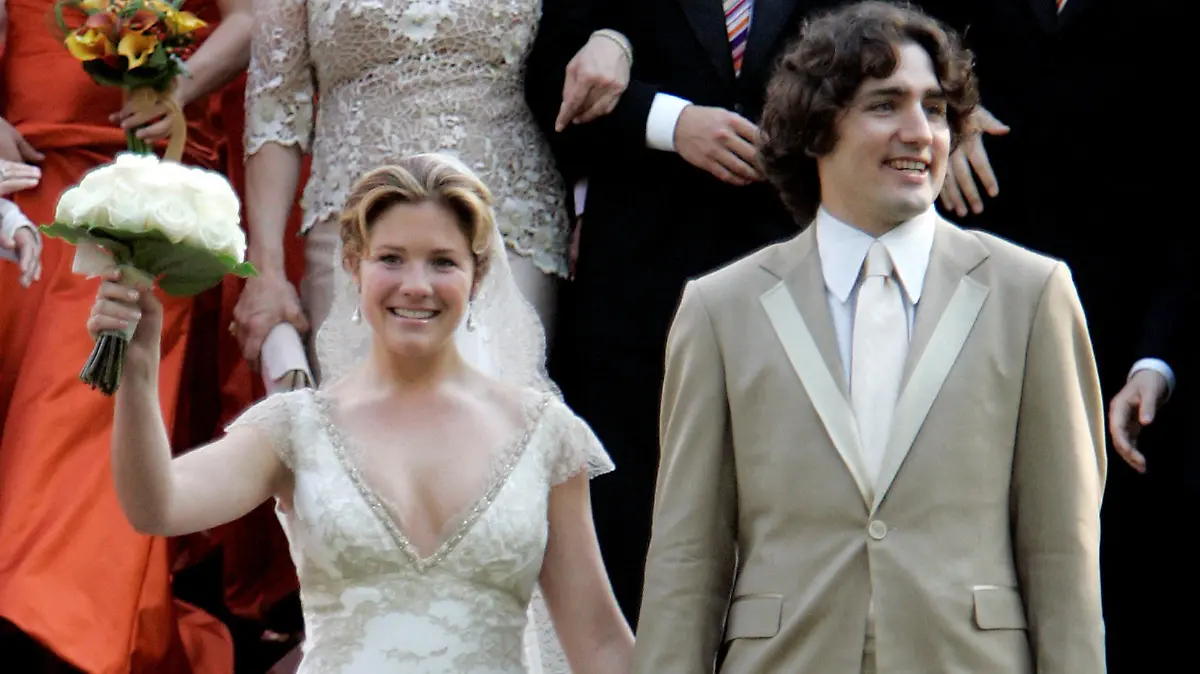 FILE PHOTO: Justin Trudeau, son of the late Prime Minister Pierre Elliot Trudeau and his new bride Sophie Gregoire pose for photos following their wedding ceremony in Montreal, May 28, 2005. REUTERS/Christinne Muschi/File Photo