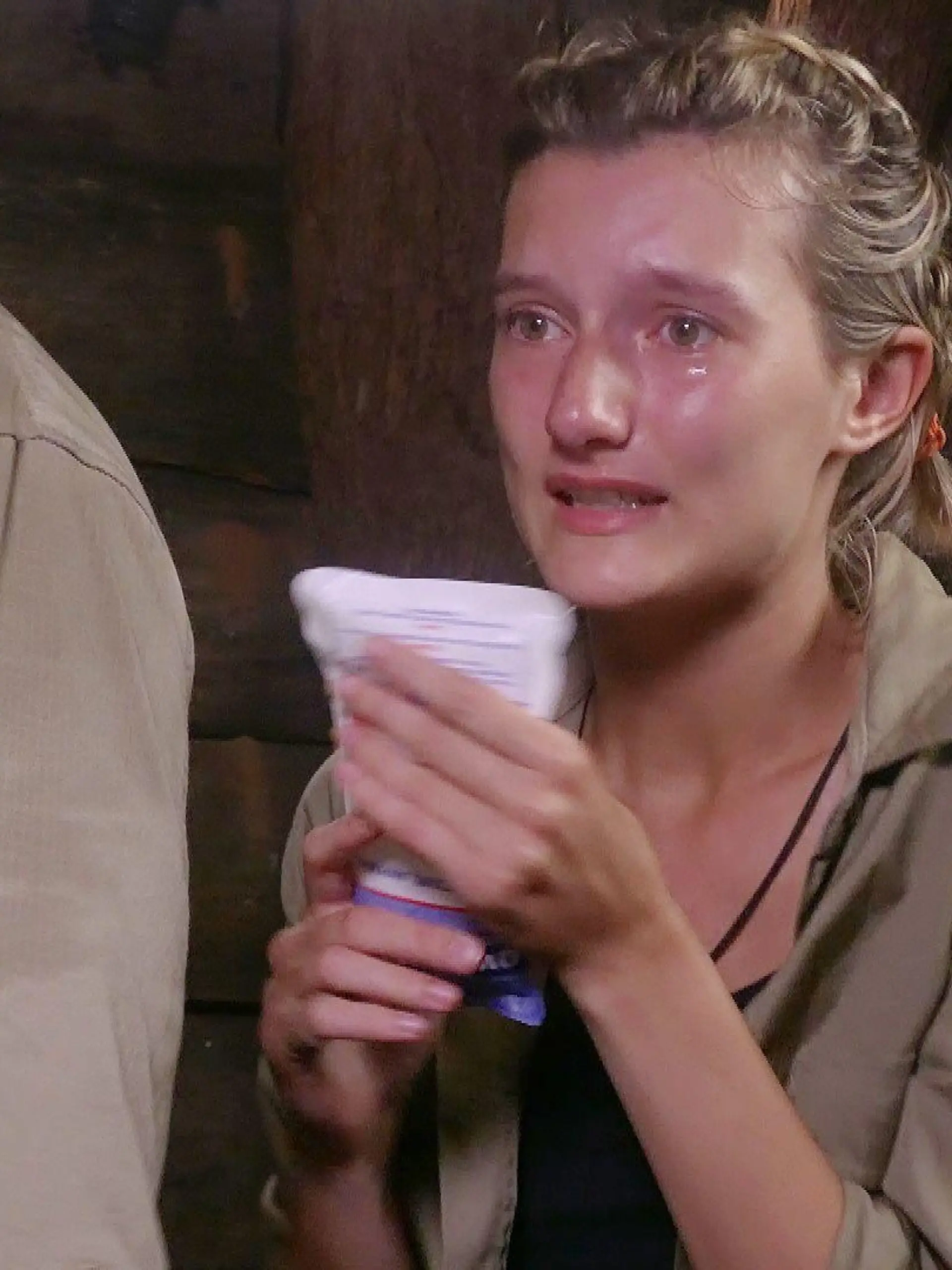 ACHTUNG: SPERRFRIST FÜR ALLE MEDIEN BIS ZUM SHOWENDE, DIENSTAG, 23.01.2024, 24:00 UHR !!!  Tag 5 im Camp. Anya Elsner erlebt eine Panikattacke, weil sie im Dschungeltelefon eine große Spinne entdeckt hat.

+++ Die Verwendung des sendungsbezogenen Materials ist nur mit dem Hinweis und Verlinkung auf RTL+ gestattet. +++