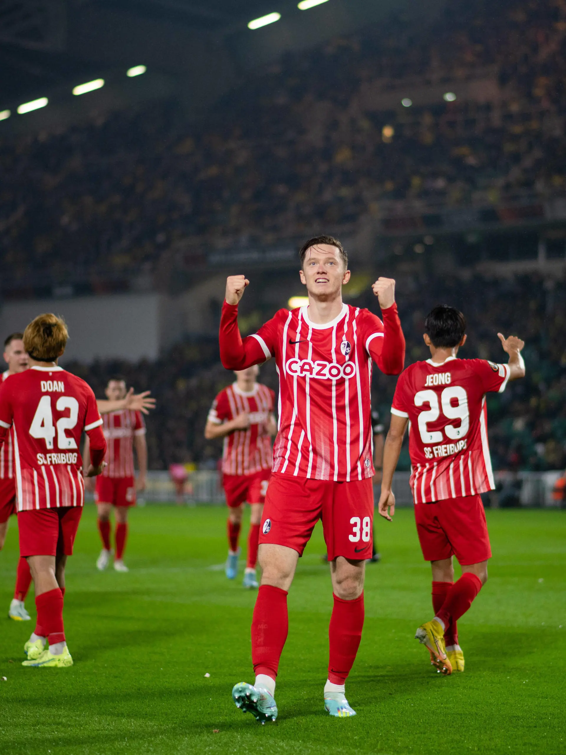  Michael Gregoritsch SC Freiburg 38, Ritsu Doan SC Freiburg 42, Wooyeong Jeong SC Freiburg 29 jubeln ueber das Tor zum 0:2, FRA, FC Nantes vs. SC Freiburg, UEFA Europa League, 4. Spieltag Gruppe G, Spielzeit 2022/2023, 13.10.2022 DFB/DFL regulations prohibit any use of photographs as image sequences and/or quasi-video FRA, FC Nantes vs. SC Freiburg, UEFA Europa League, 4. Spieltag Gruppe G, Spielzeit 2022/2023, 13.10.2022 Nantes *** Michael Gregoritsch SC Freiburg 38 , Ritsu Doan SC Freiburg 42 , Wooyeong Jeong SC Freiburg 29 cheer over goal to 0 2, FRA, FC Nantes vs SC Freiburg, UEFA Europa League, Matchday 4 Group G, Season 2022 2023, 13 10 2022 DFB DFL regulations prohibit any use of photographs as image sequences and or quasi video FRA, FC Nantes vs SC Freiburg, UEFA Europa League, Matchday 4 Group G, Season 2022 2023, 13 10 2022 Nantes Copyright: xEibner/Memmlerx EP_MMR