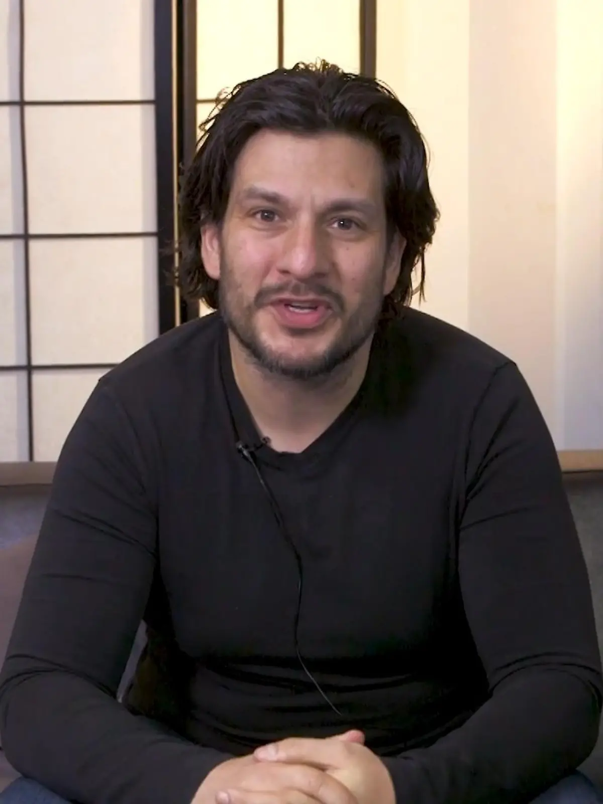 Bild zu: "Francisco Medina ist zurück am Set"