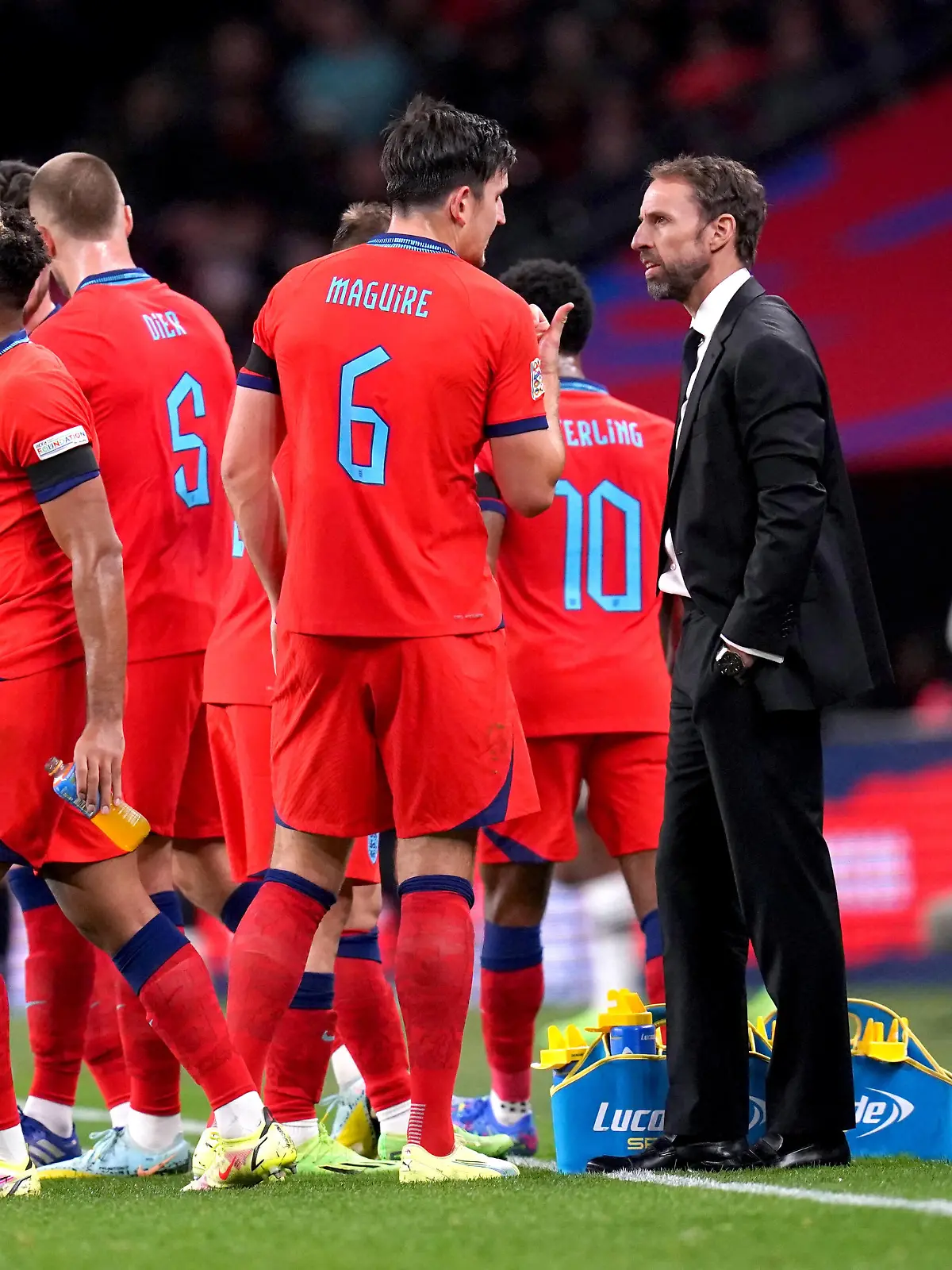 England v Germany - UEFA Nations League - League A - Group 3 - Wembley Stadium England manager Gareth Southgate speaks to Harry Maguire during the UEFA Nations League match at Wembley Stadium, London. Picture date: Monday September 26, 2022. Use subject to FA restrictions. Editorial use only. Commercial use only with prior written consent of the FA. No editing except cropping PUBLICATIONxNOTxINxUKxIRL Copyright: xJohnxWaltonx 69018413 