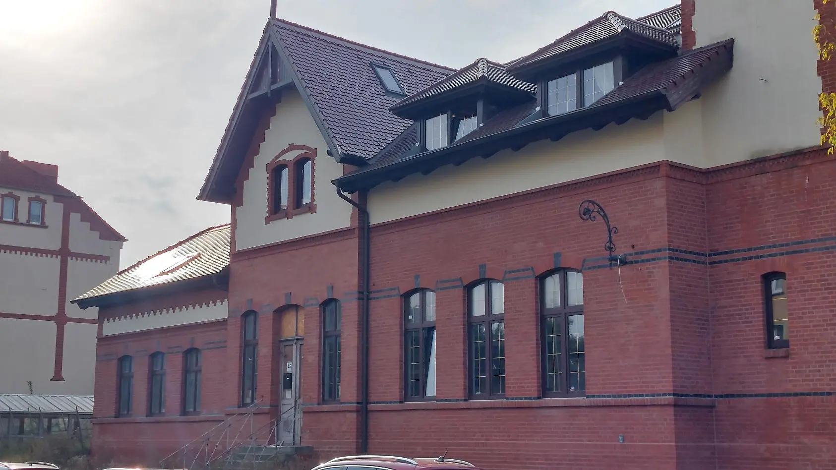 Razzia bei Melanie Müller. Beamten verschafften sich Eintritt in ihr Haus.