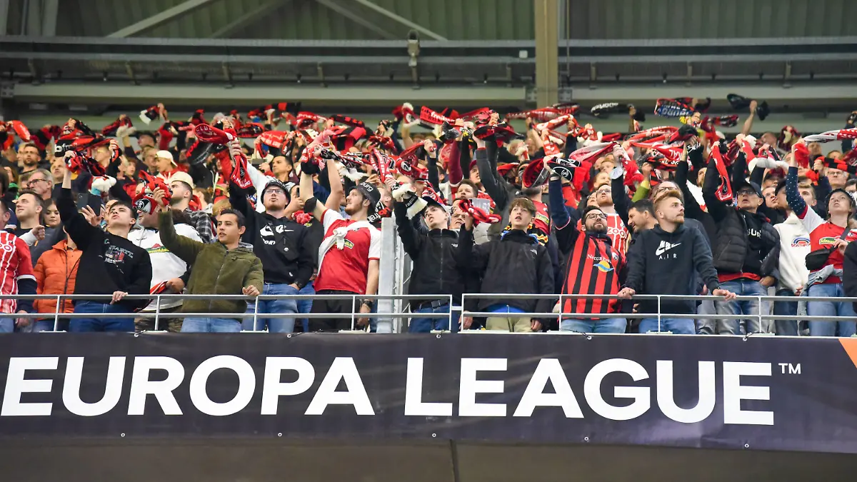 Fussball Europa League Gruppenphase Spiel 03 - 22/23 - SC Freiburg vs. FC Nantes - 06-10-2022 Die Zuschauer. /// Fussball Europa League Gruppenphase Spiel 03: SC Freiburg vs. FC Nantes am Donnerstag, den 06. Oktober 2022 im Europa-Park Stadion in Freiburg im Breisgau *** Football Europa League group stage match 03 22 23 SC Freiburg vs FC Nantes 06 10 2022 The spectators Football Europa League group stage match 03 SC Freiburg vs FC Nantes on Thursday, October 06, 2022 at Europa Park Stadium in Freiburg im Breisgau, Germany Copyright: xBEAUTIFULxSPORTS/GerdxGruendlx