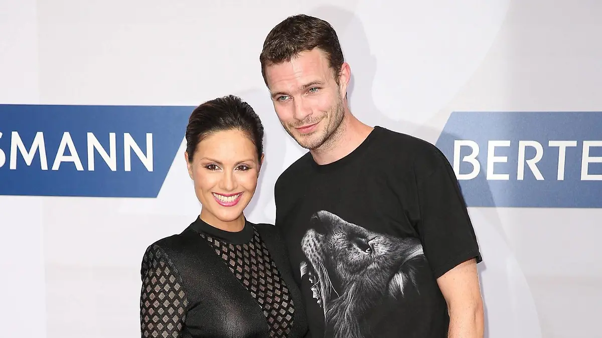 Nazan Eckes und ihr Ehemann Julian Khol bei der Bertelsmann Party am 8.09.2016 in Berlin Bertelsmann Party 2016 in Berlin PUBLICATIONxINxGERxSUIxAUTxONLYNazan Eckes and her Husband Julian Khol at the Bertelsmann Party at 8 09 2016 in Berlin Bertelsmann Party 2016 in Berlin PUBLICATIONxINxGERxSUIxAUTxONLY