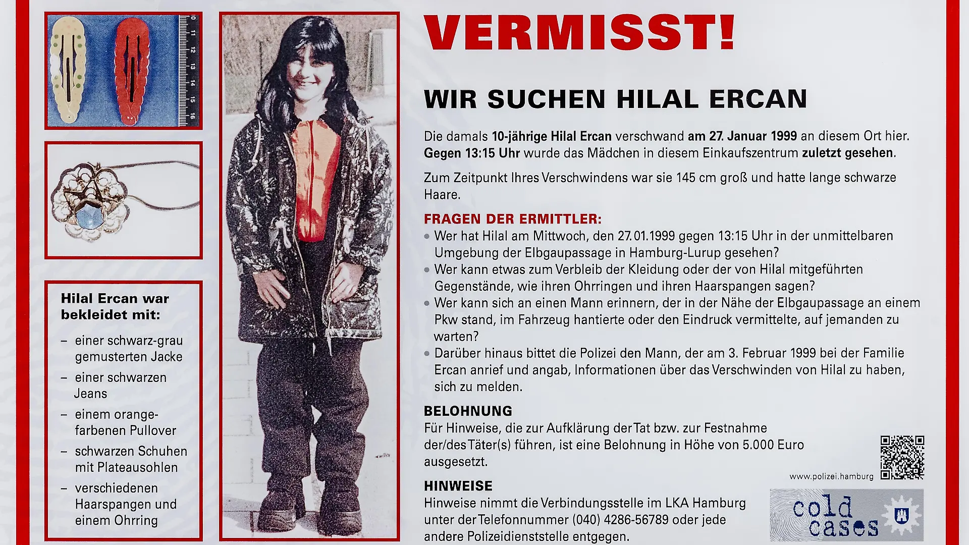 Eine Tafel der Polizei Hamburg mit Informationen, Bildern und der Überschrift "Vermisst! Wir suchen Hilal Ercan" ist am 27.01.2018 in Hamburg an einem Einkaufszentrum im Stadtteil Lurup zu sehen. Sie soll am Ort des Verschwindens der 1999 zehn Jahre alten Hilal mögliche Zeugen ermutigen, sich mit Aussagen an die Polizei zu wenden. Hilal ist das einzige langzeitvermisste Kind in Hamburg. ACHTUNG: Verwendung nur im Rahmen der Berichtersttatung über die öffentliche Fahndung, so lange wie diese läuft. Foto: Markus Scholz/dpa | Verwendung weltweit