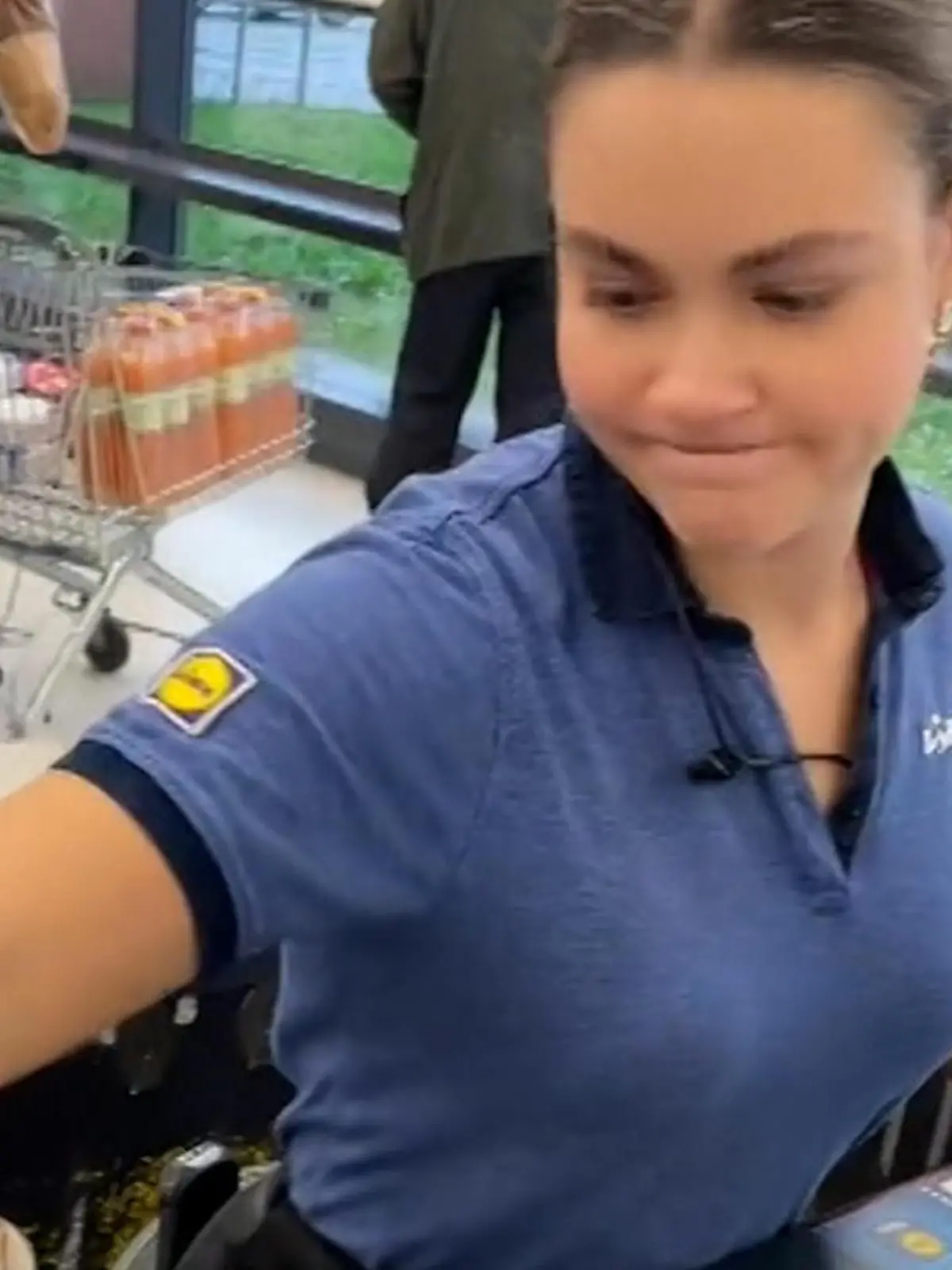 Der Gang in den Supermarkt oder in den Discounter gehört nun mal zum Leben und Überleben dazu. Der eine mag es gerne, andere weniger! Vor allem an der Kasse gibt es immer wieder Situationen, die Kunden, aber auch Verkäufer richtig nerven.