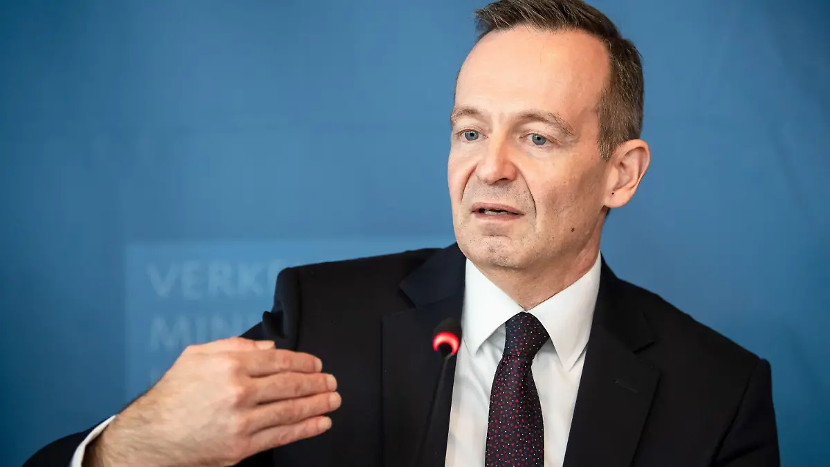 13.10.2022, Bremen, Bremerhaven: Volker Wissing (FDP), Bundesverkehrsminister, spricht bei einer Pressekonferenz zur Verkehrsministerkonferenz. Foto: Sina Schuldt/dpa +++ dpa-Bildfunk +++