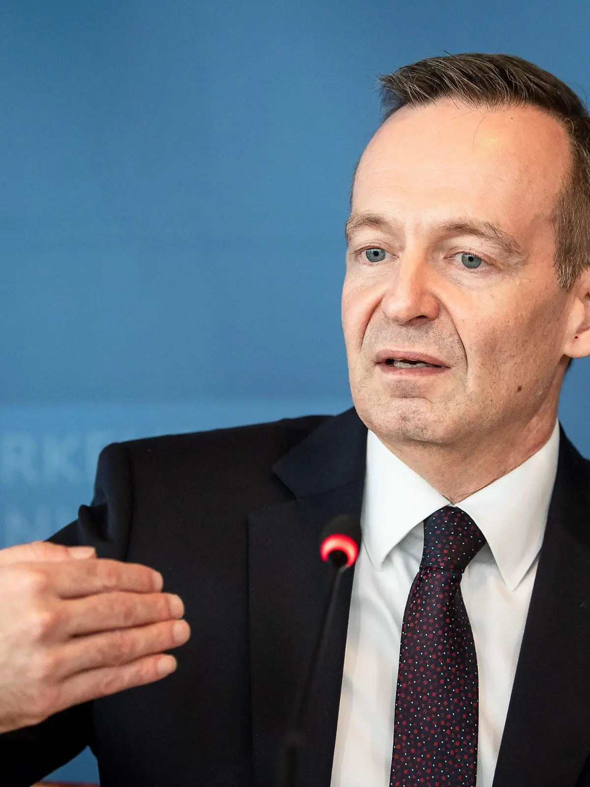 13.10.2022, Bremen, Bremerhaven: Volker Wissing (FDP), Bundesverkehrsminister, spricht bei einer Pressekonferenz zur Verkehrsministerkonferenz. Foto: Sina Schuldt/dpa +++ dpa-Bildfunk +++