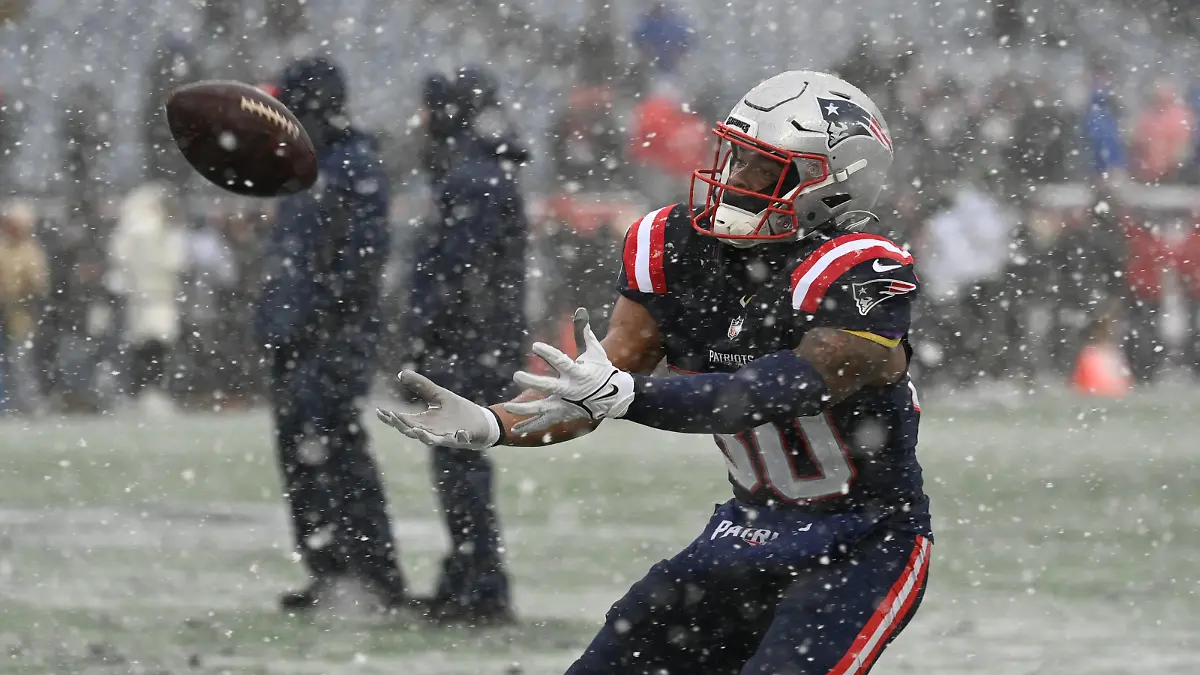 NFL, American Football Herren, USA 2024: Jets vs Patriots JAN 07 Jan 7, 2024 Foxborough, Massachusetts, USA New England Patriots wide receiver Kayshon Boutte 80 warms up before a game against the New York Jets in Foxborough, Massachusetts. Eric Canha/CSM Credit Image: Â Eric Canha/Cal Media Foxborough Massachusetts USA EDITORIAL USE ONLY Copyright: xx ZUMA-20240107_zma_c04_459.jpg EricxCanhax csmphotothree220668