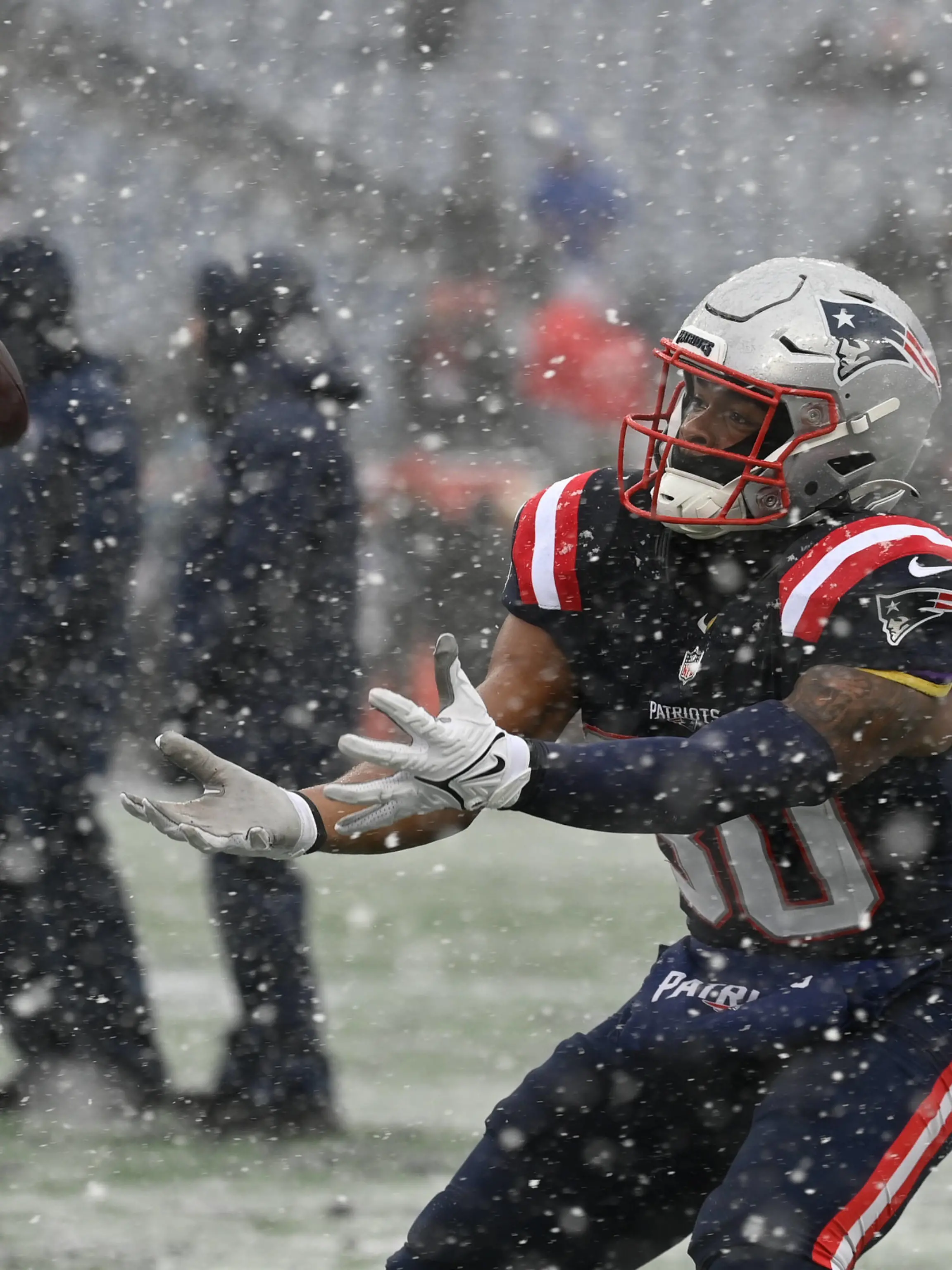 NFL, American Football Herren, USA 2024: Jets vs Patriots JAN 07 Jan 7, 2024 Foxborough, Massachusetts, USA New England Patriots wide receiver Kayshon Boutte 80 warms up before a game against the New York Jets in Foxborough, Massachusetts. Eric Canha/CSM Credit Image: Â Eric Canha/Cal Media Foxborough Massachusetts USA EDITORIAL USE ONLY Copyright: xx ZUMA-20240107_zma_c04_459.jpg EricxCanhax csmphotothree220668