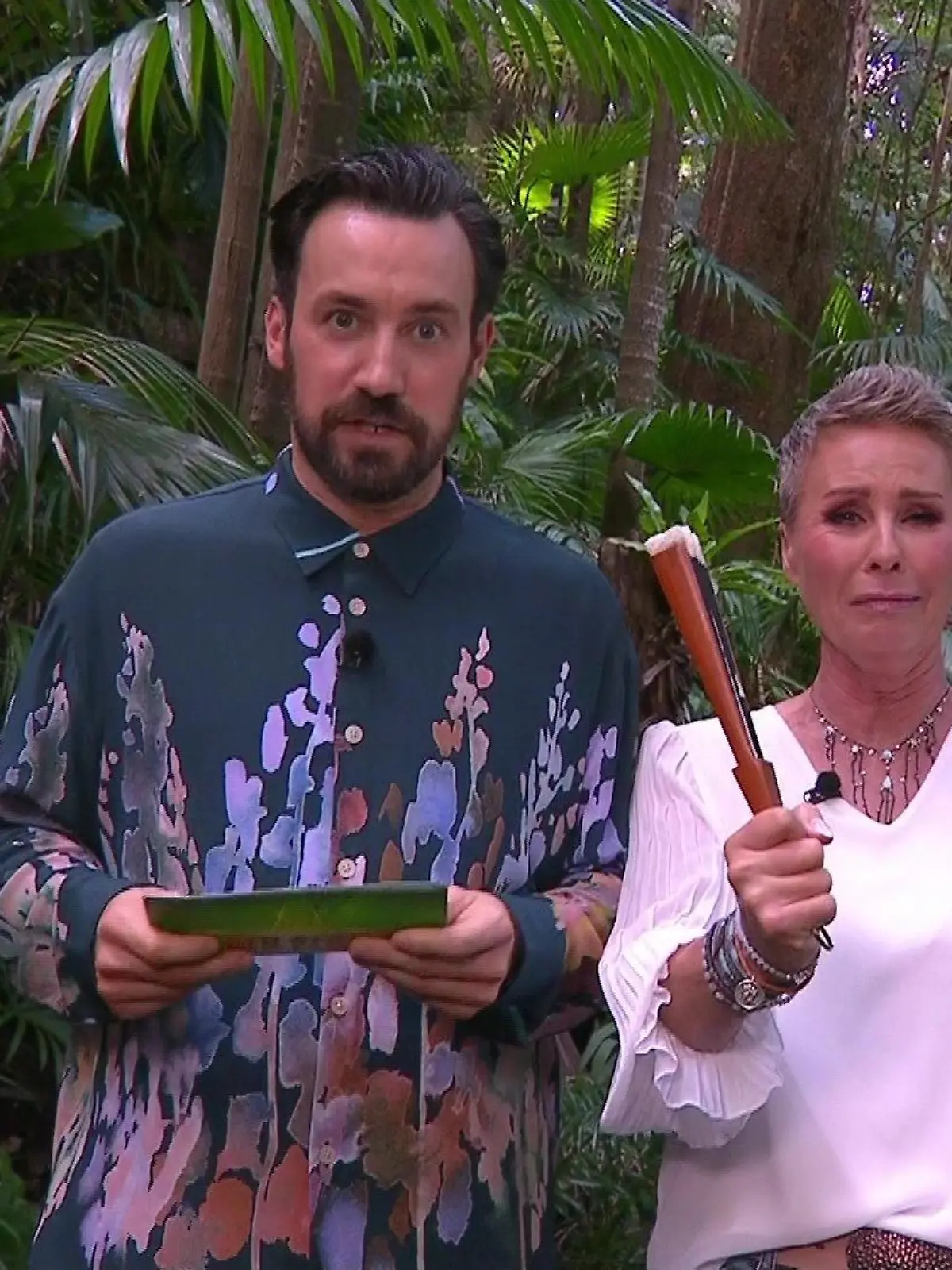 Jan Köppen und Sonja Zietlow beenden Tag sieben im Dschungel mit einer besonders süßen Grußbotschaft.