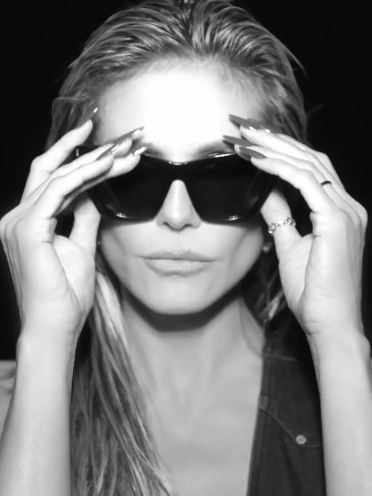 Bild zu: "Niemand hält Heidi Klum auf - auch nicht vom Singen!"