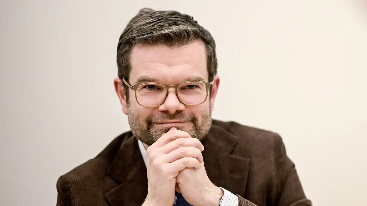 ARCHIV - 21.12.2023, Berlin: Marco Buschmann (FDP), Bundesminister der Justiz, im dpa-Interview. (zu dpa "Buschmann hält nichts von Sexkauf-Verbot - Sperrbezirk soll bleiben") Foto: Britta Pedersen/dpa +++ dpa-Bildfunk +++