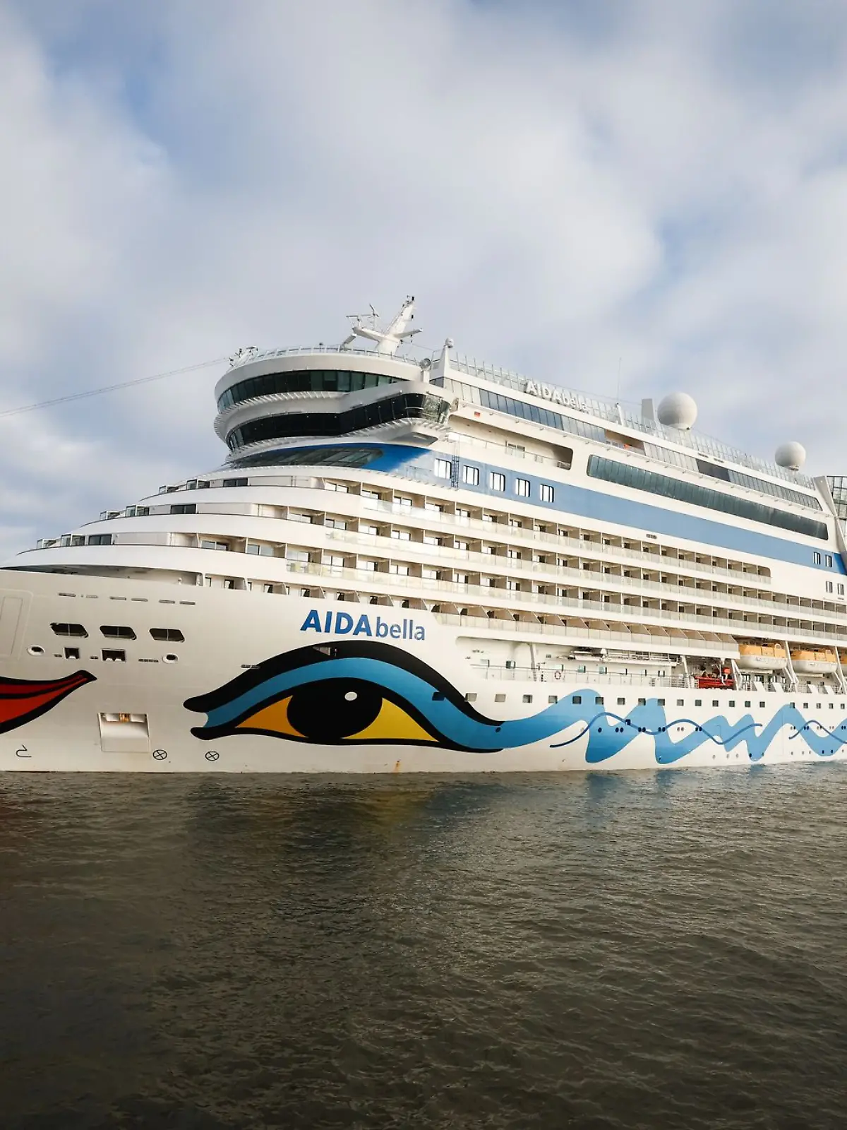 Bild zu: "Urlaubshorror pur! Ausflugsboot mit AIDA-Touristen kentert vor Küste"